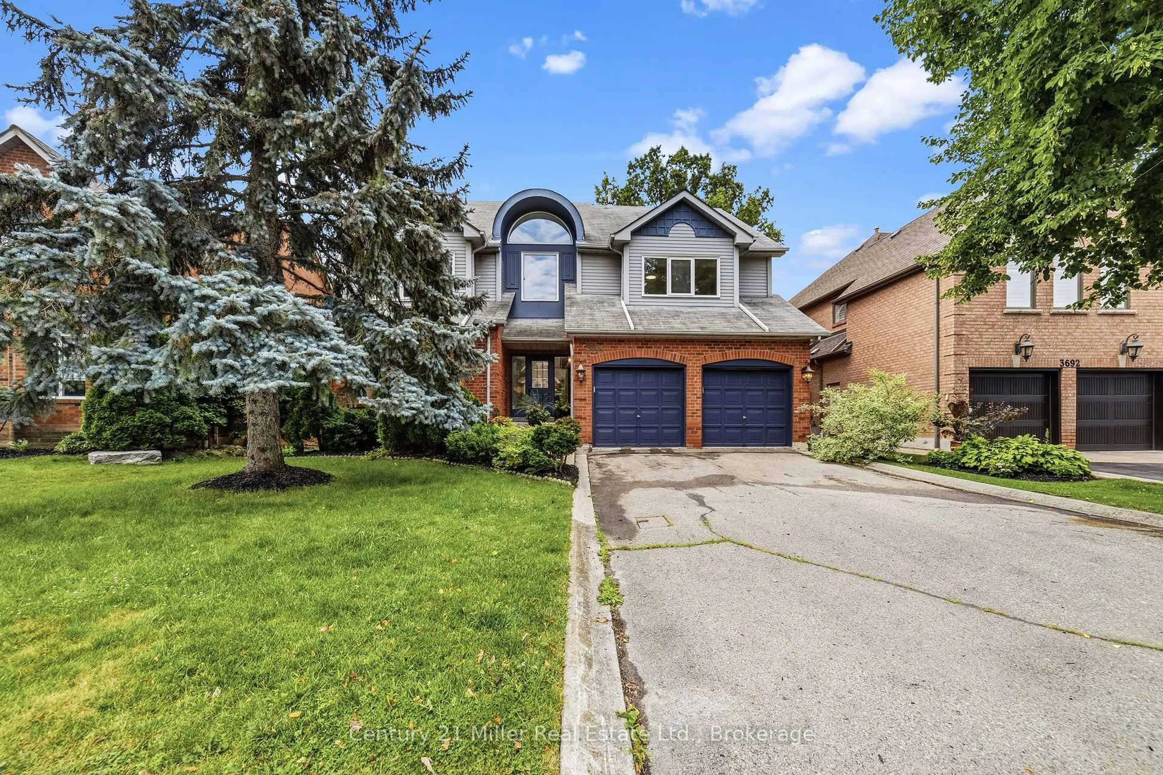 Home with brick exterior material, street for 3686 St. Laurent Crt, Mississauga Ontario L5L 4T1