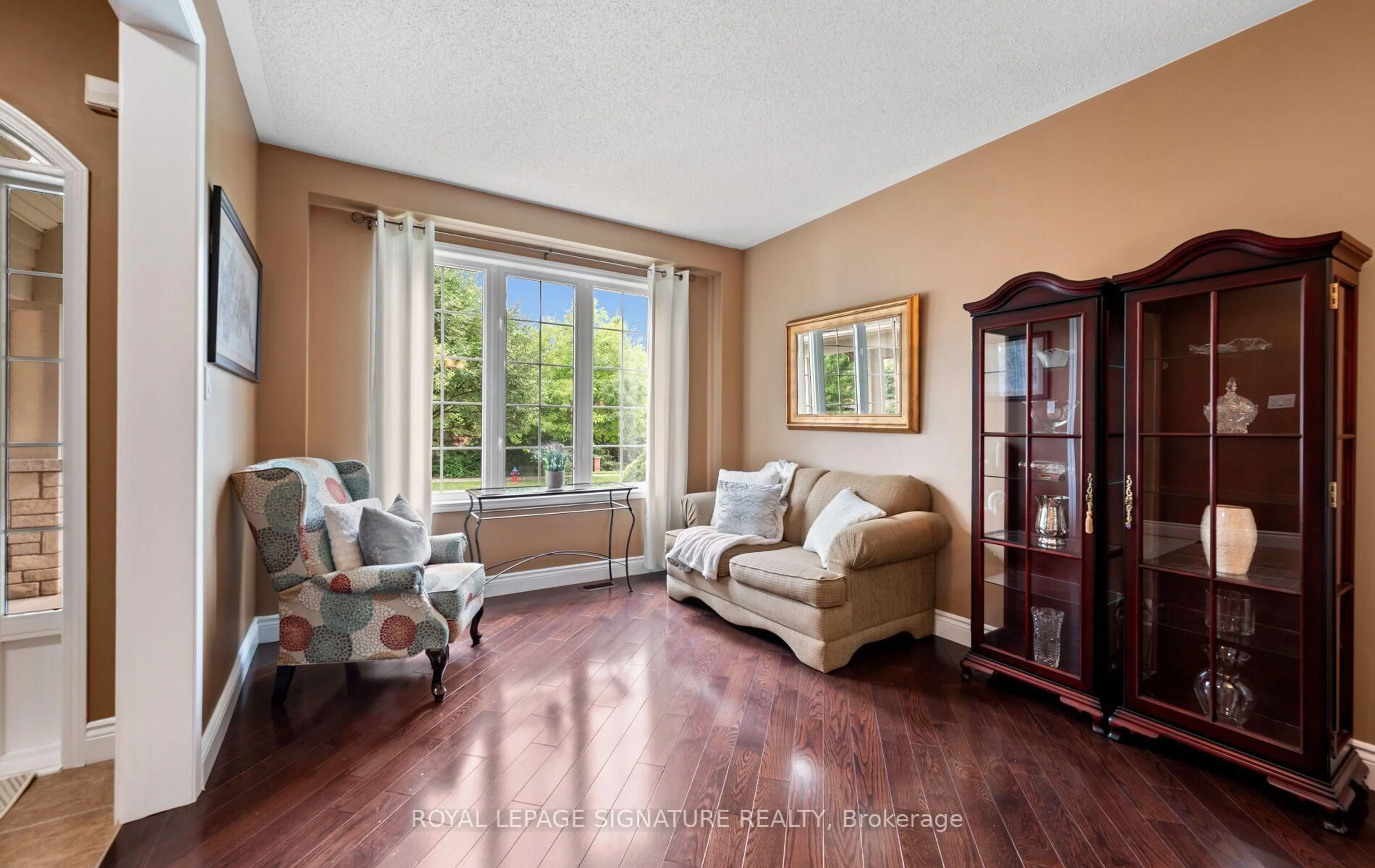 Living room with furniture, unknown for 115 Arborglen Dr, Halton Hills Ontario L7G 6L1