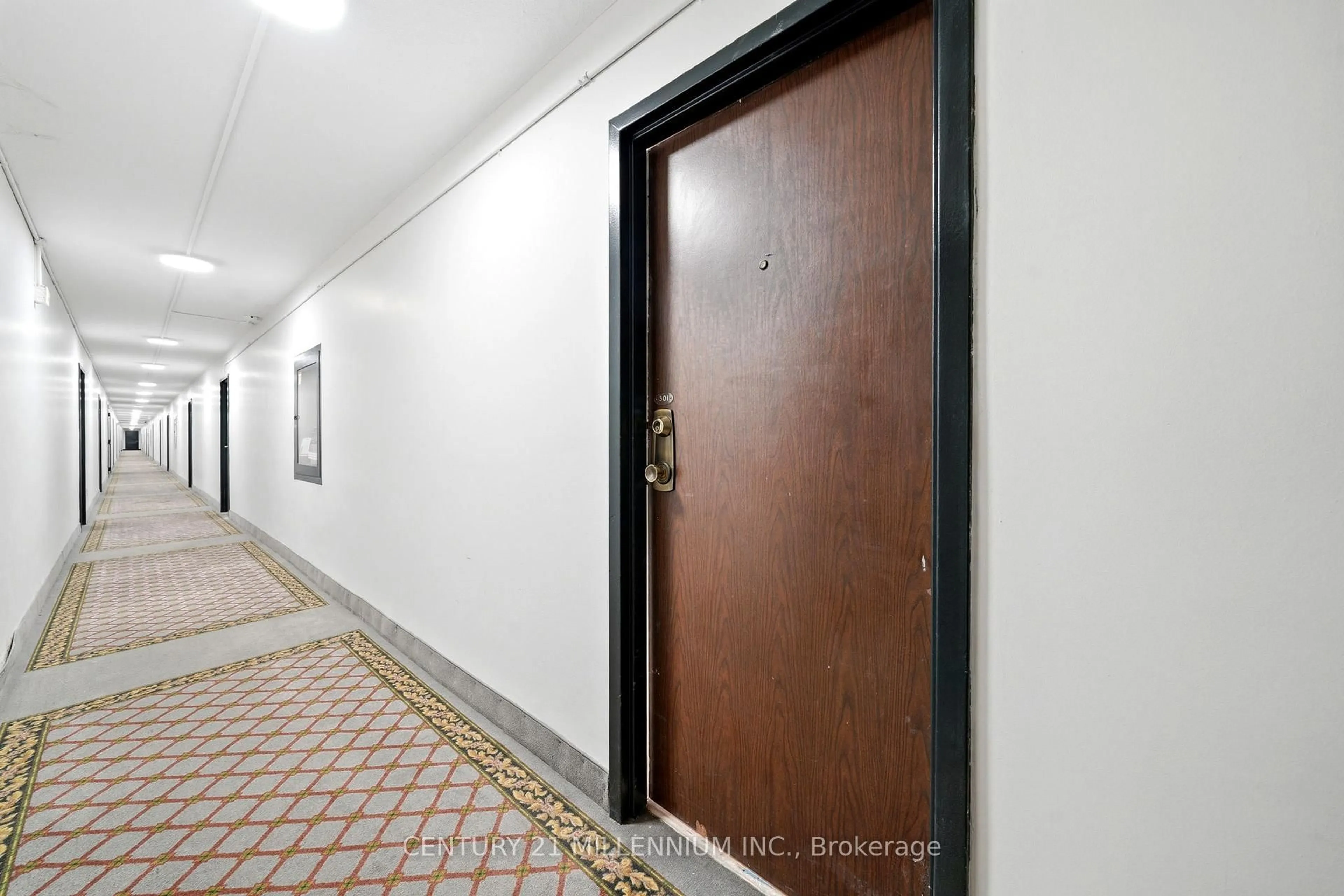 Indoor foyer for 2121 Roche Crt #301, Mississauga Ontario L5K 2C7