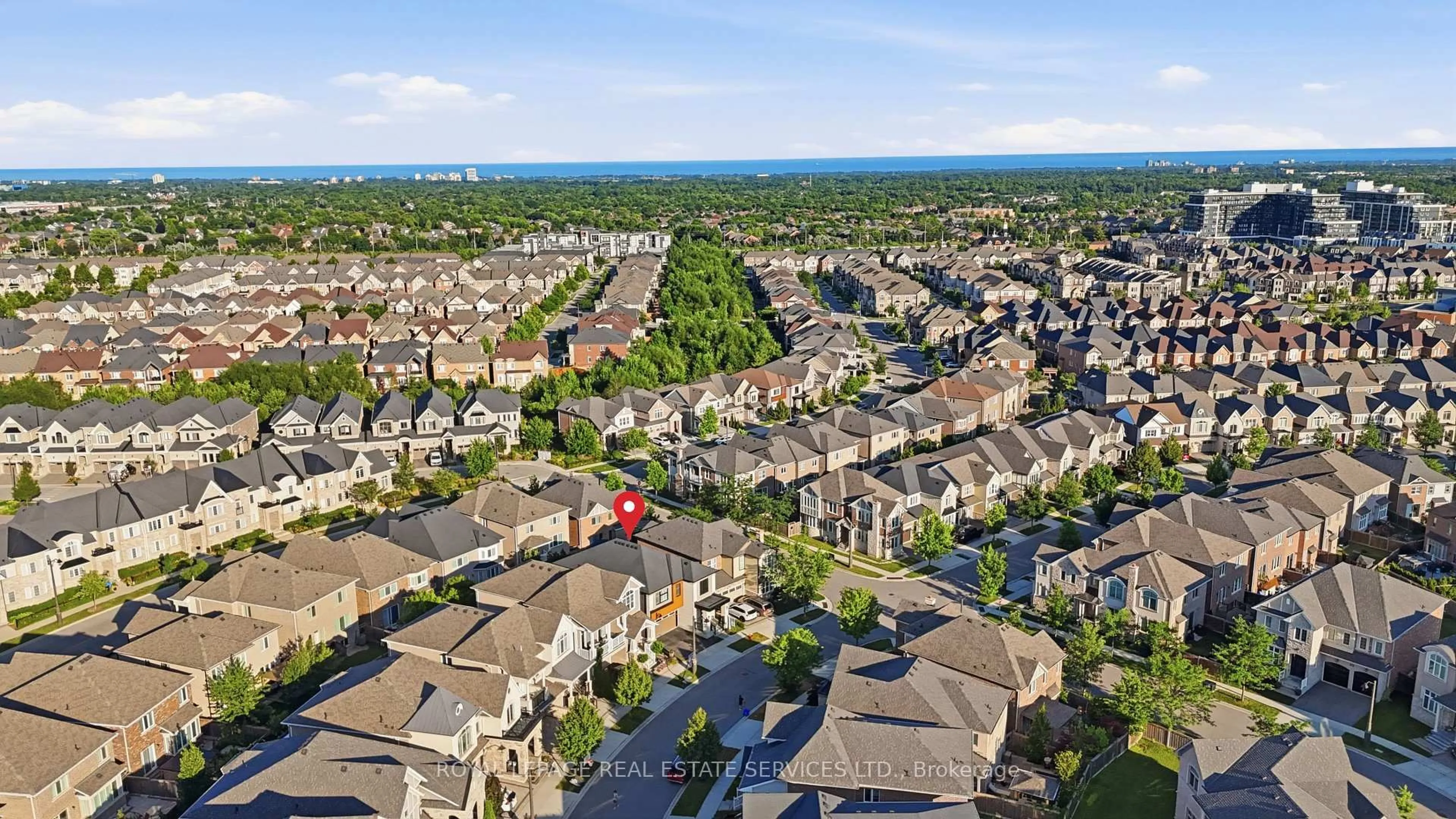 A pic from outside/outdoor area/front of a property/back of a property/a pic from drone, unknown for 272 Wisteria Way, Oakville Ontario L6M 1L3