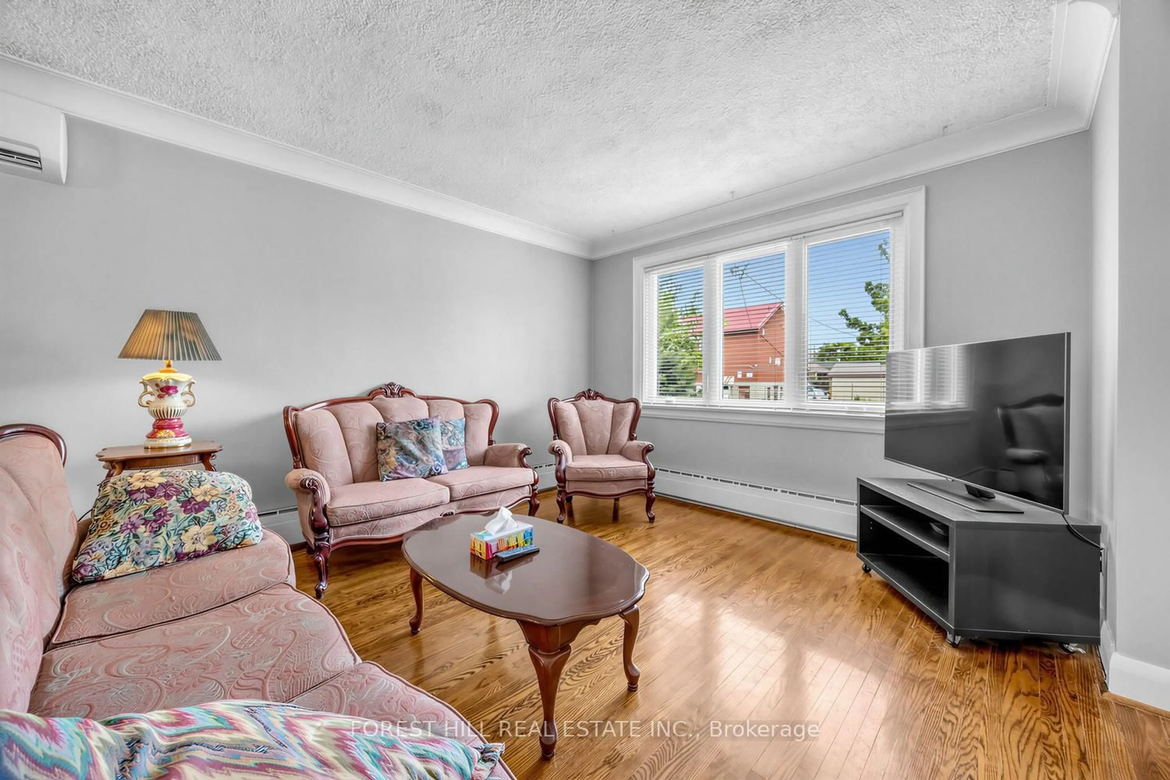 Living room with furniture, unknown for 101 Holwood Ave, Toronto Ontario M6M 1P7