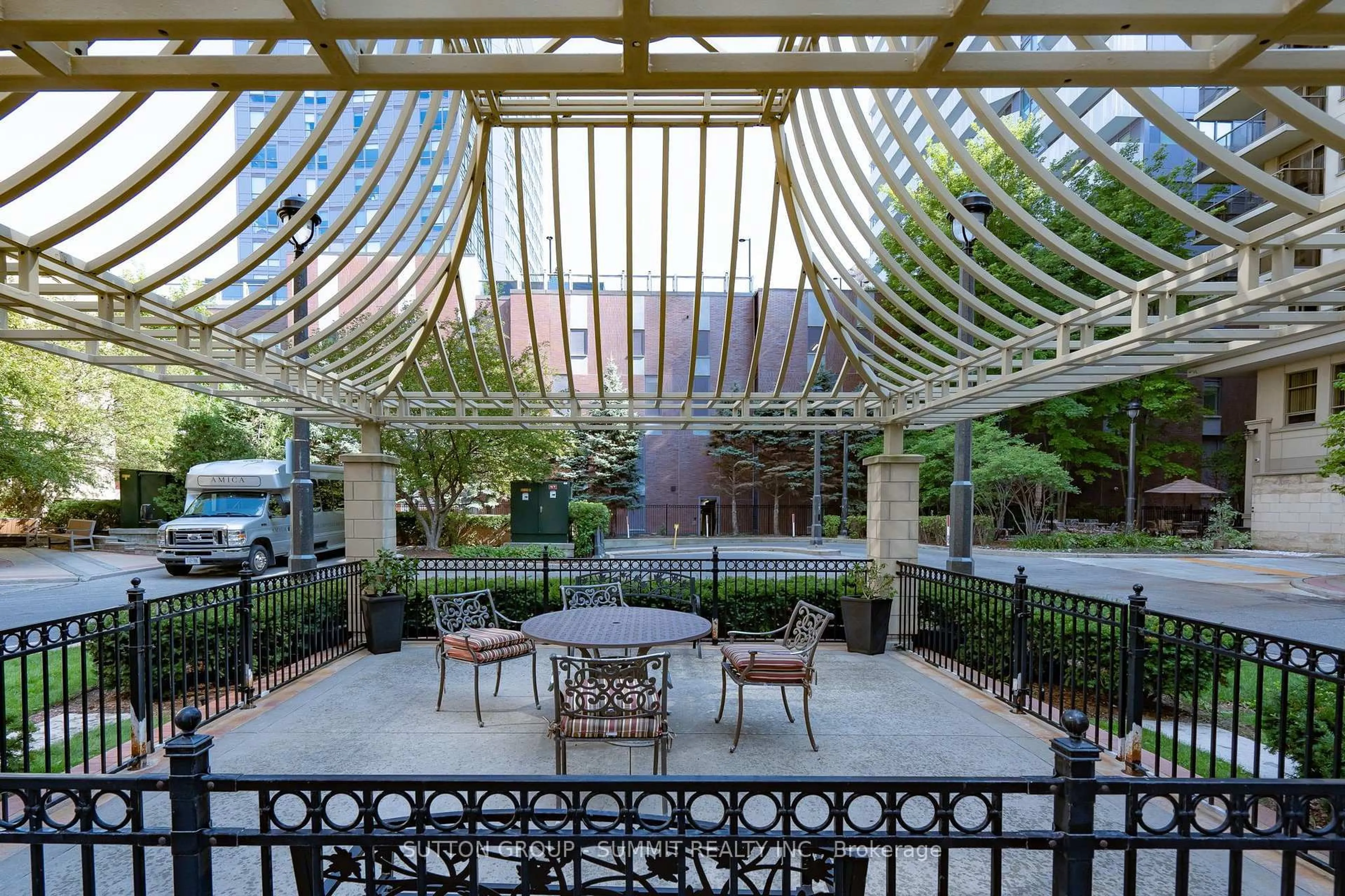 Patio, unknown for 350 PRINCESS ROYAL Dr #1205, Mississauga Ontario L5B 4N1
