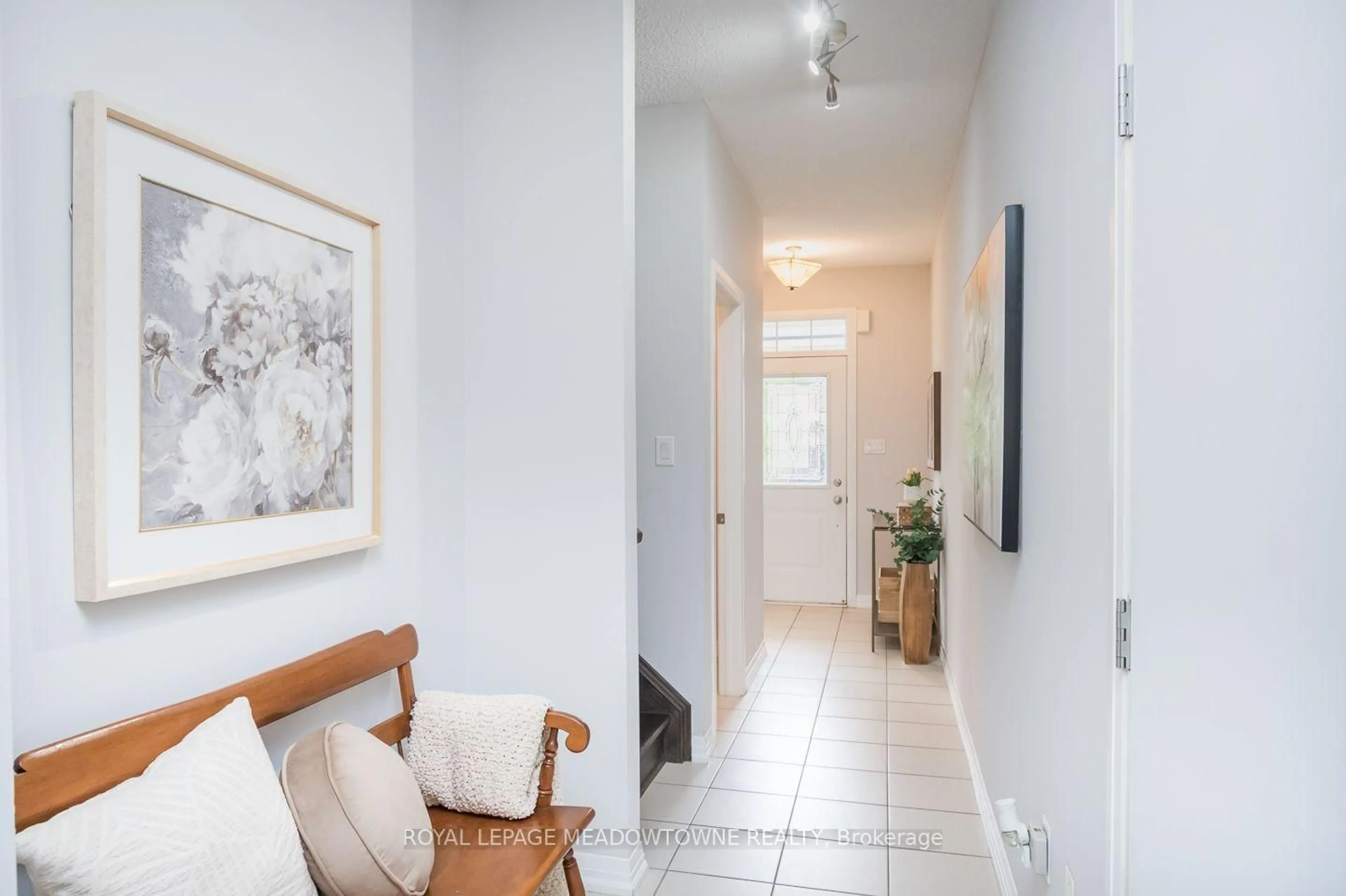 Indoor entryway for 792 Banks Cres, Milton Ontario L9T 9A3
