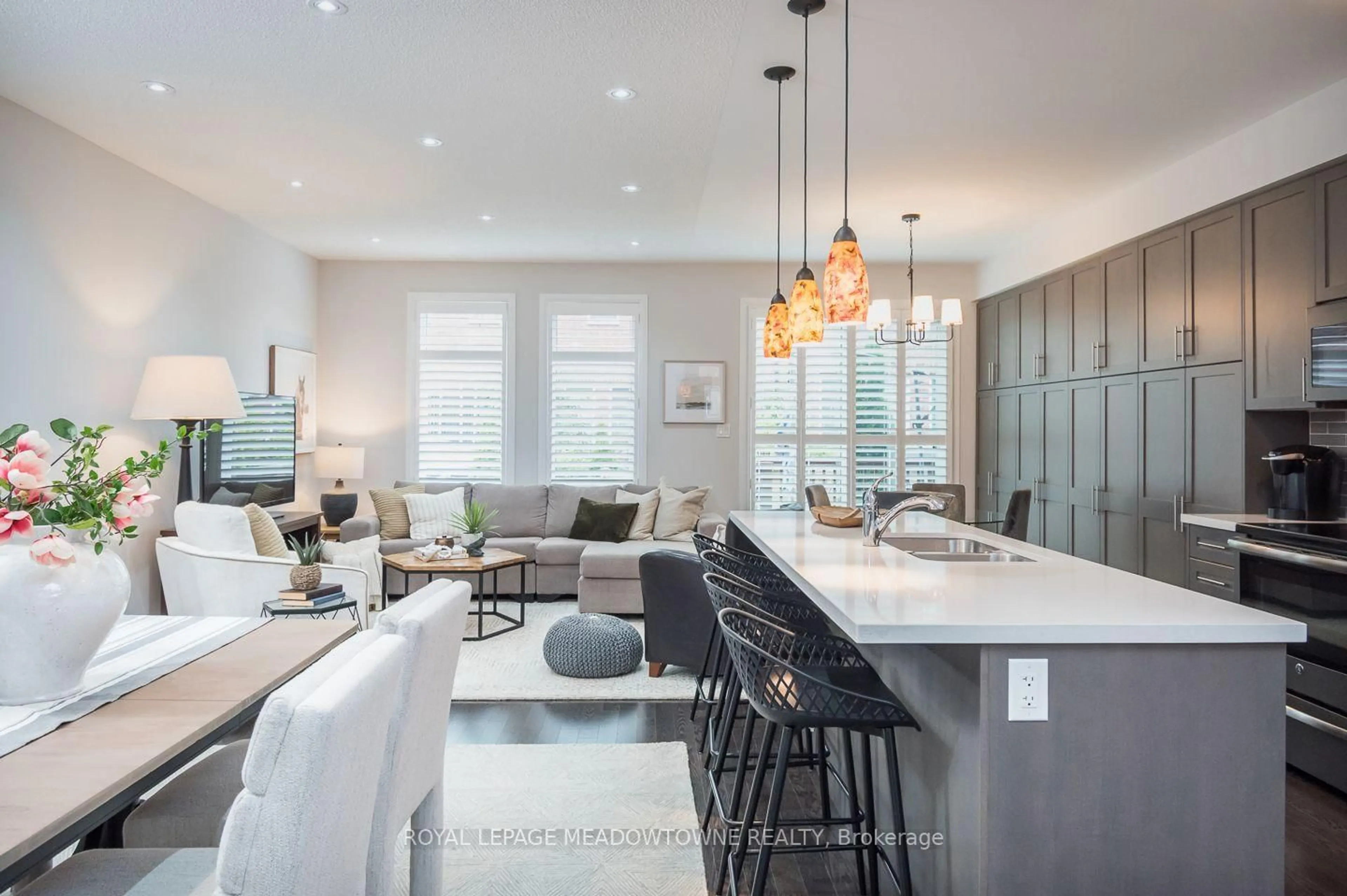 Open concept kitchen, unknown for 792 Banks Cres, Milton Ontario L9T 9A3