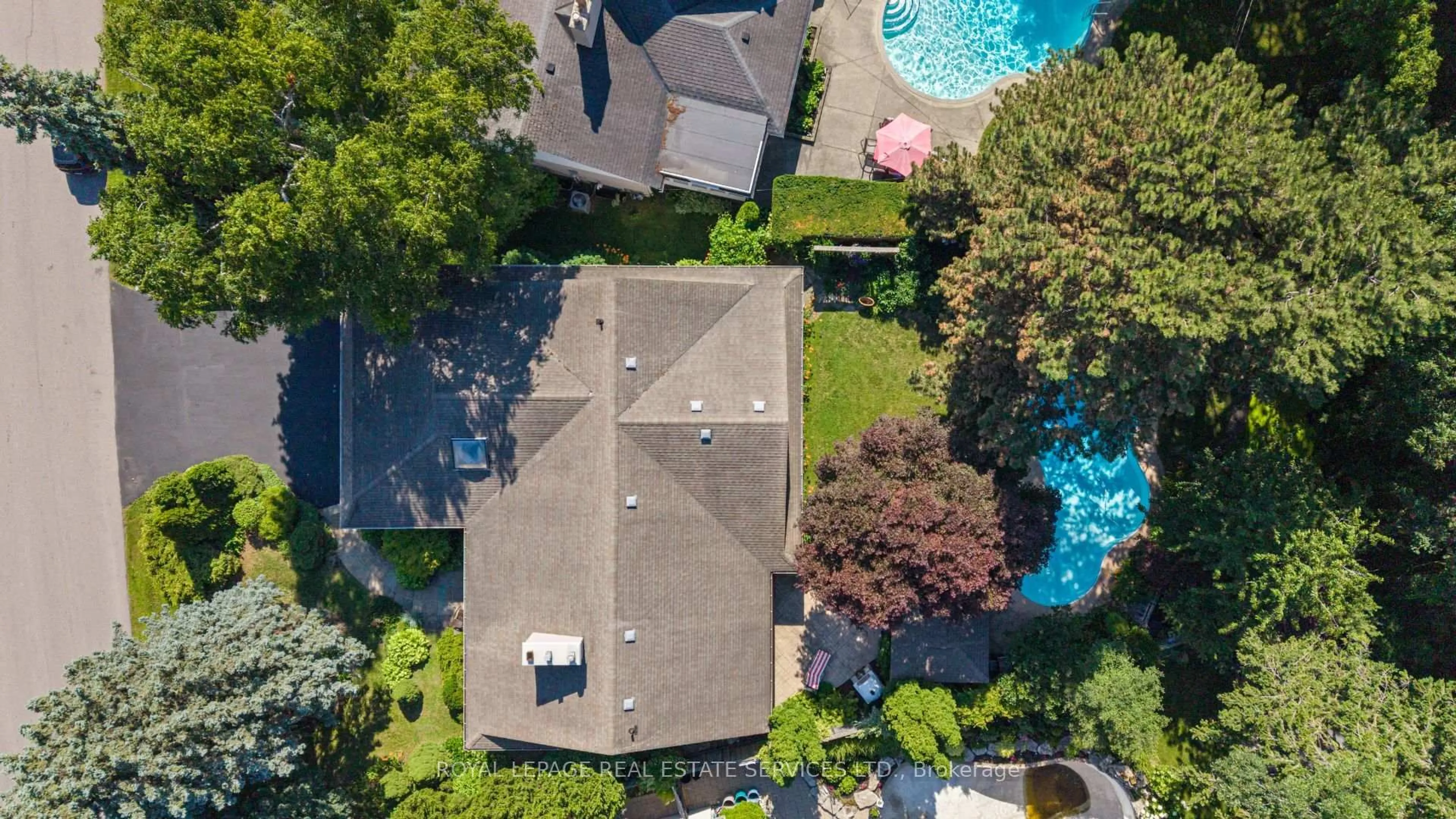 A pic from outside/outdoor area/front of a property/back of a property/a pic from drone, street for 4 Prince George Dr, Toronto Ontario M9A 1X8