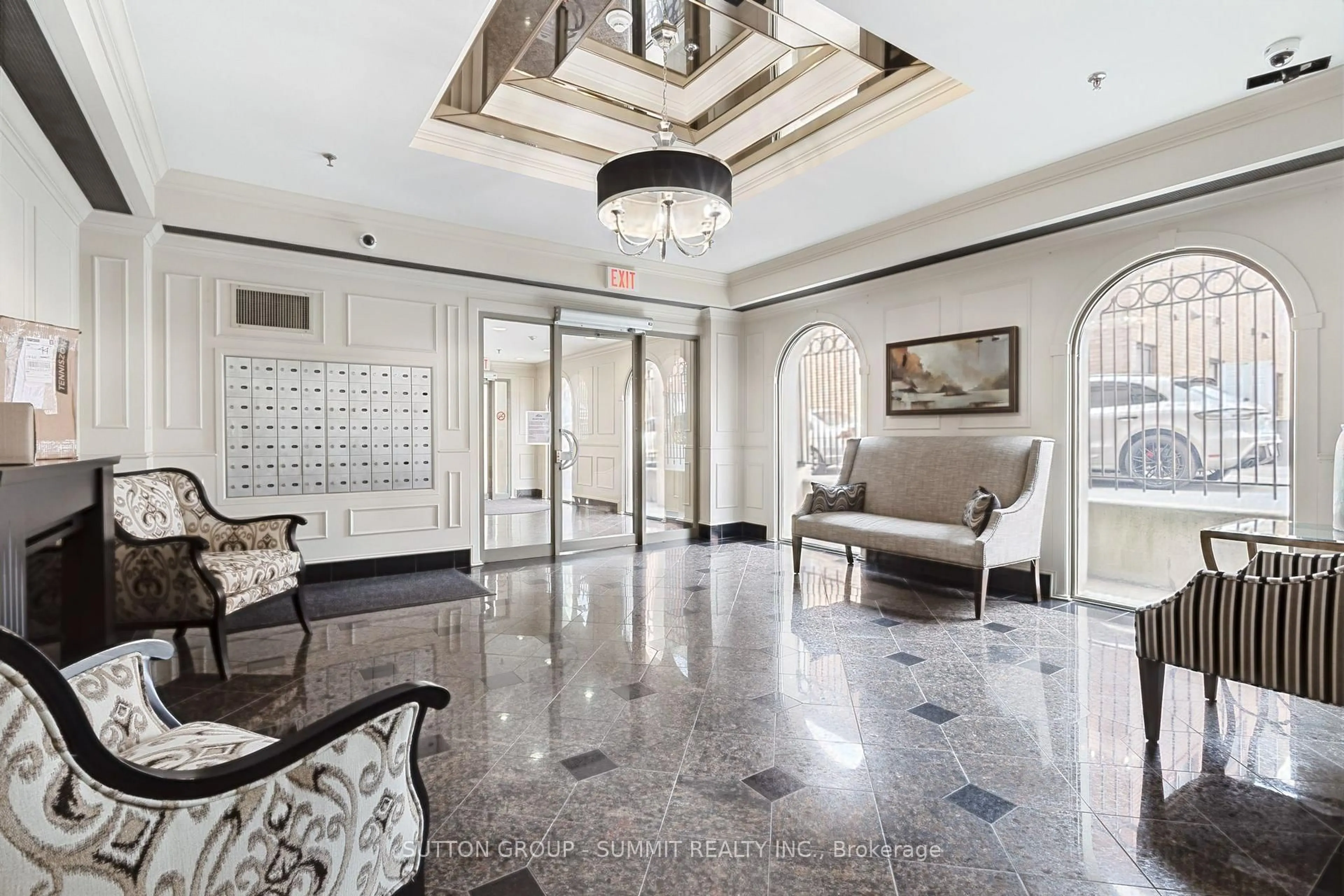Indoor foyer for 415 Locust St #602, Burlington Ontario L7S 2J2