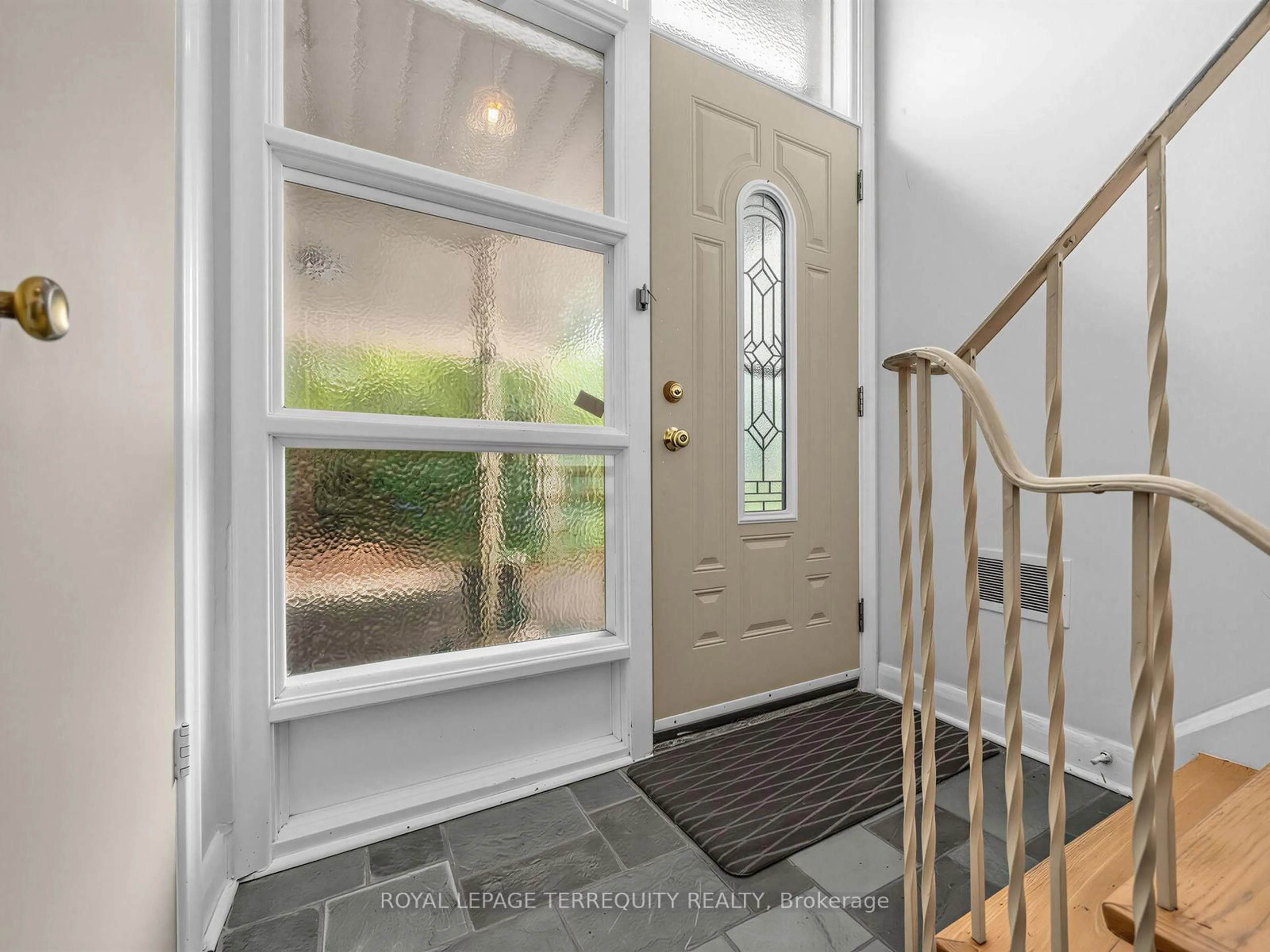 Indoor entryway for 359 Renforth Dr, Toronto Ontario M9C 2L8