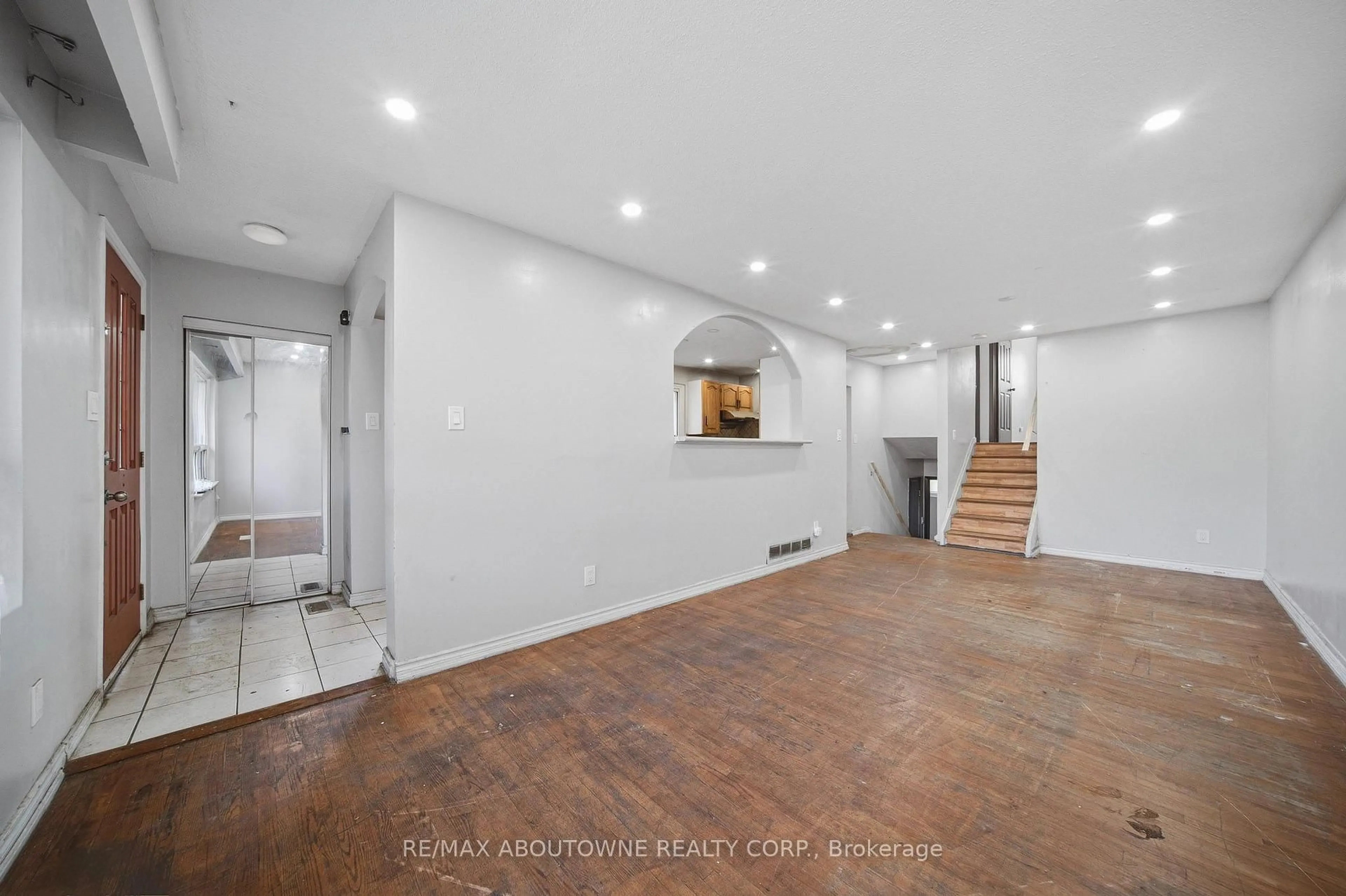 Unknown for 34 Seaborn Rd, Brampton Ontario L6V 2C1