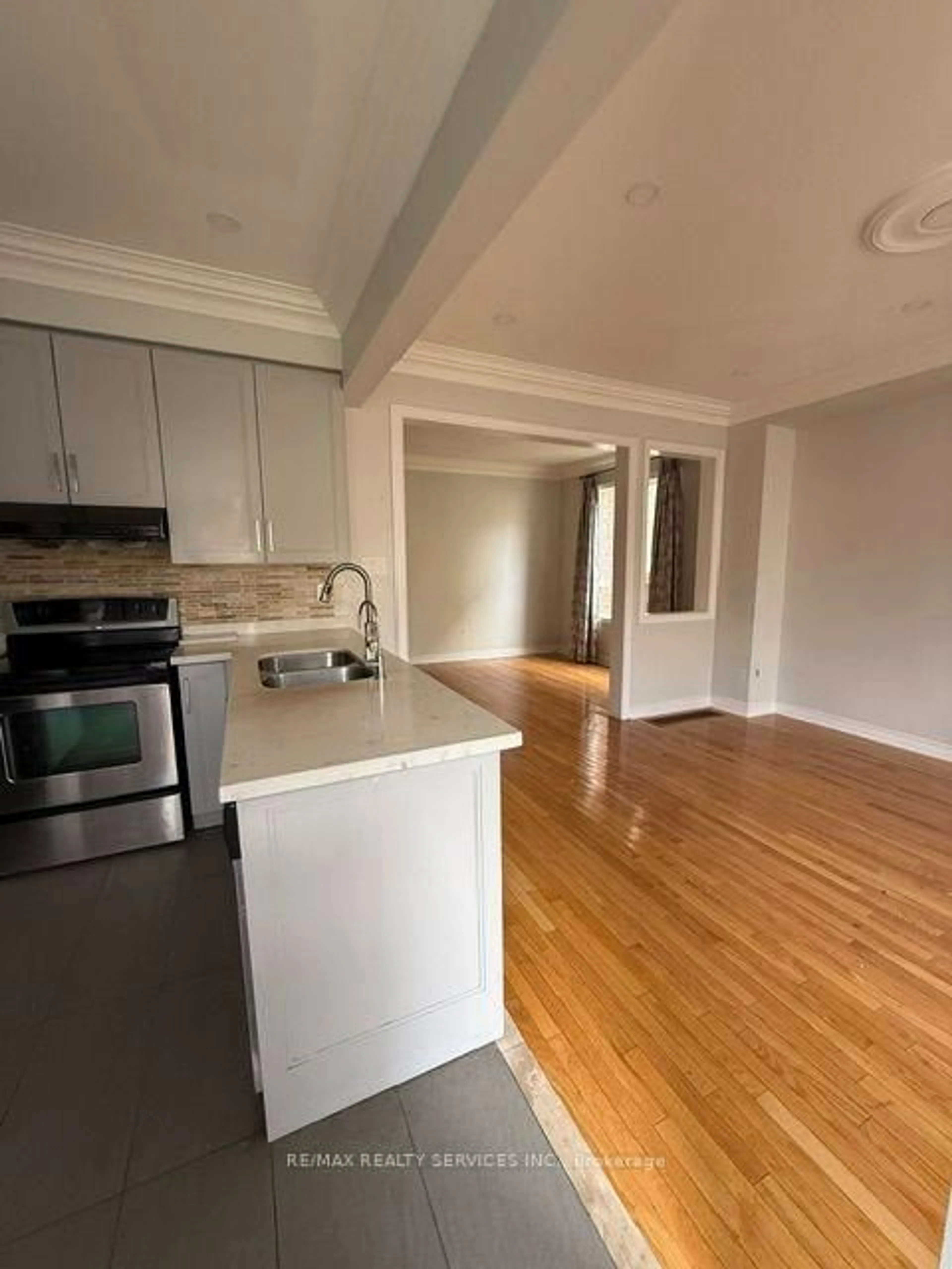 Unknown for 27 Village Lake Cres, Brampton Ontario L6S 6K2