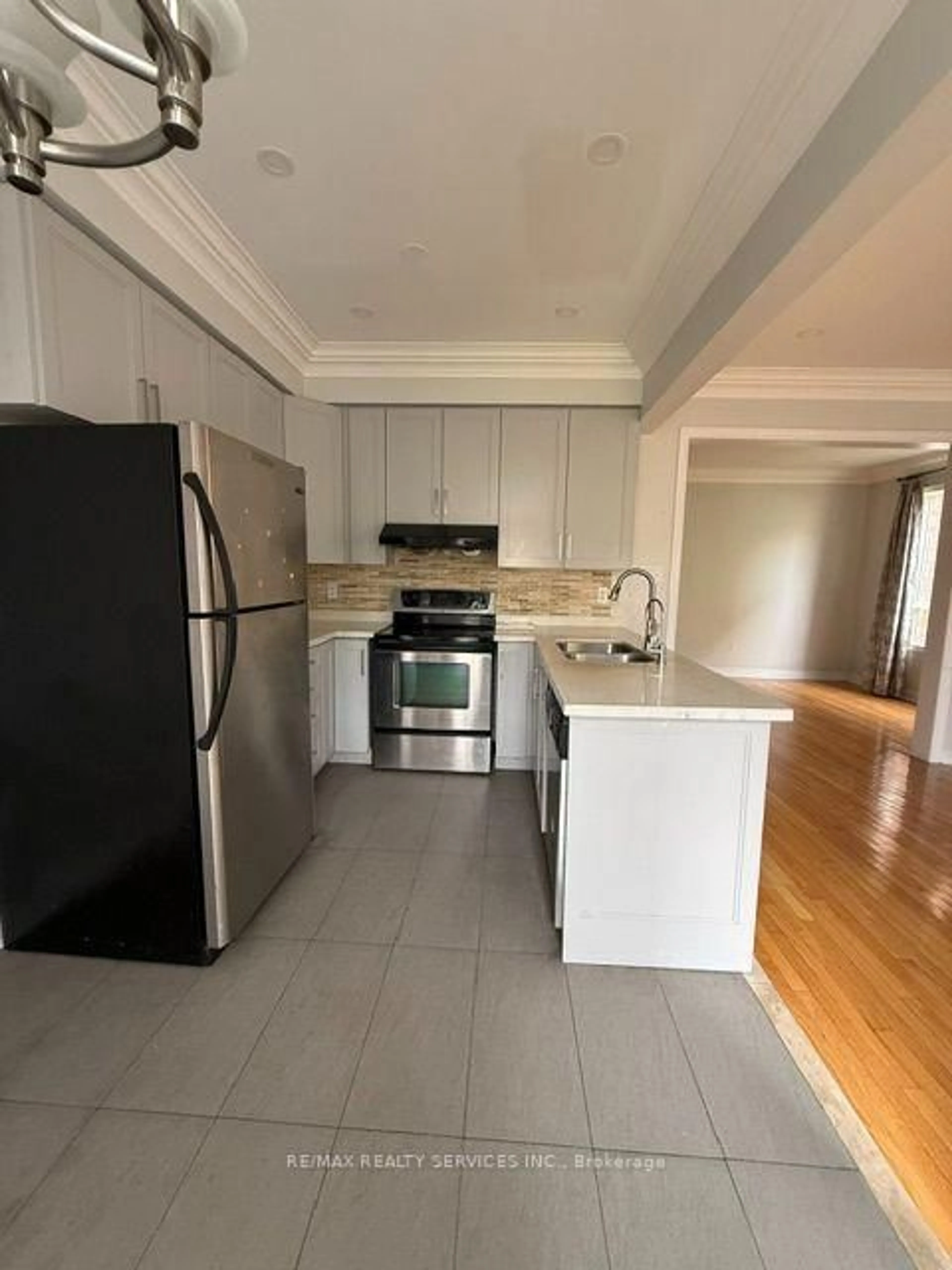 Unknown for 27 Village Lake Cres, Brampton Ontario L6S 6K2