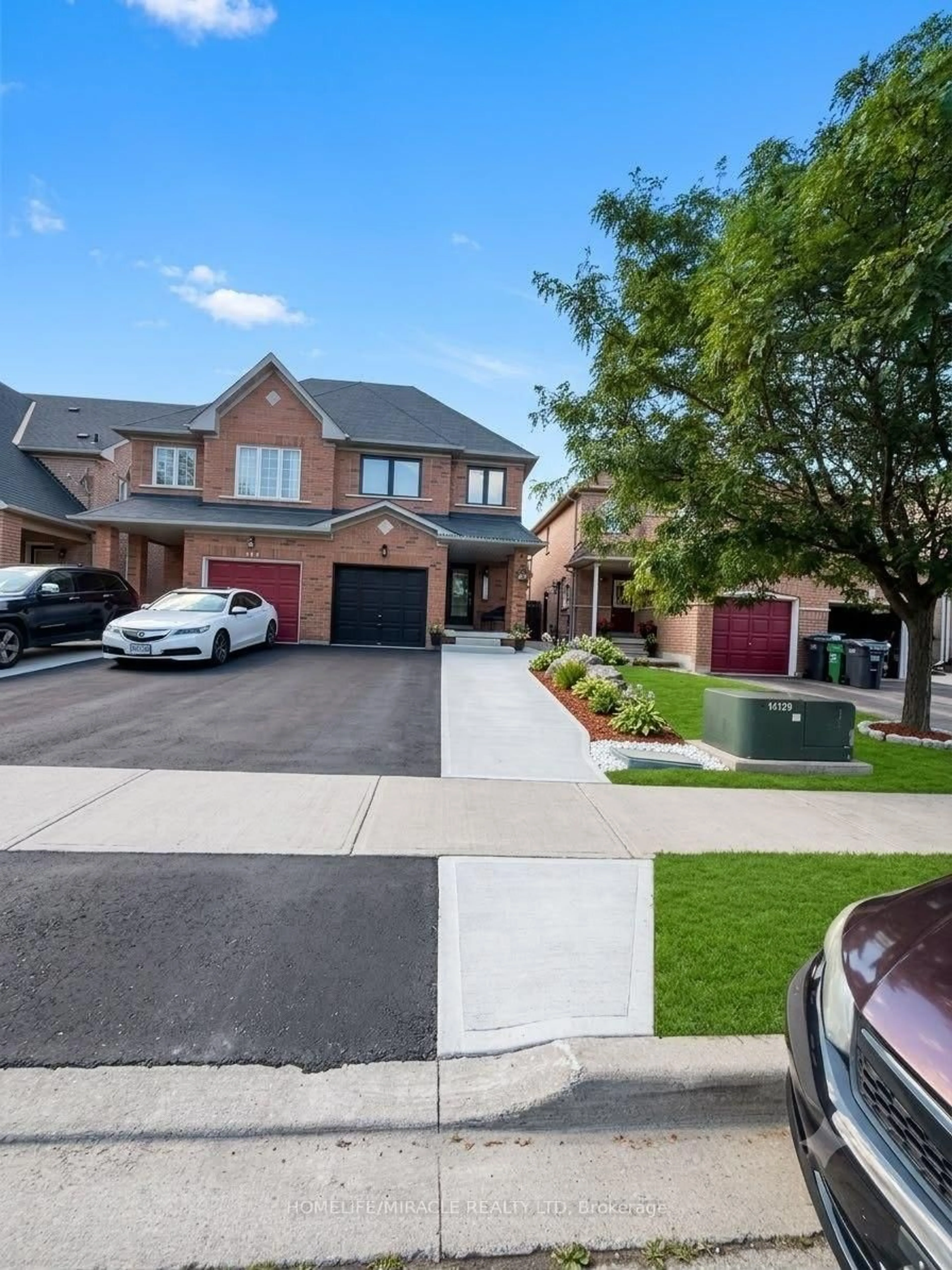 A pic from outside/outdoor area/front of a property/back of a property/a pic from drone, street for 146 Cadillac Cres, Brampton Ontario L7A 3B4