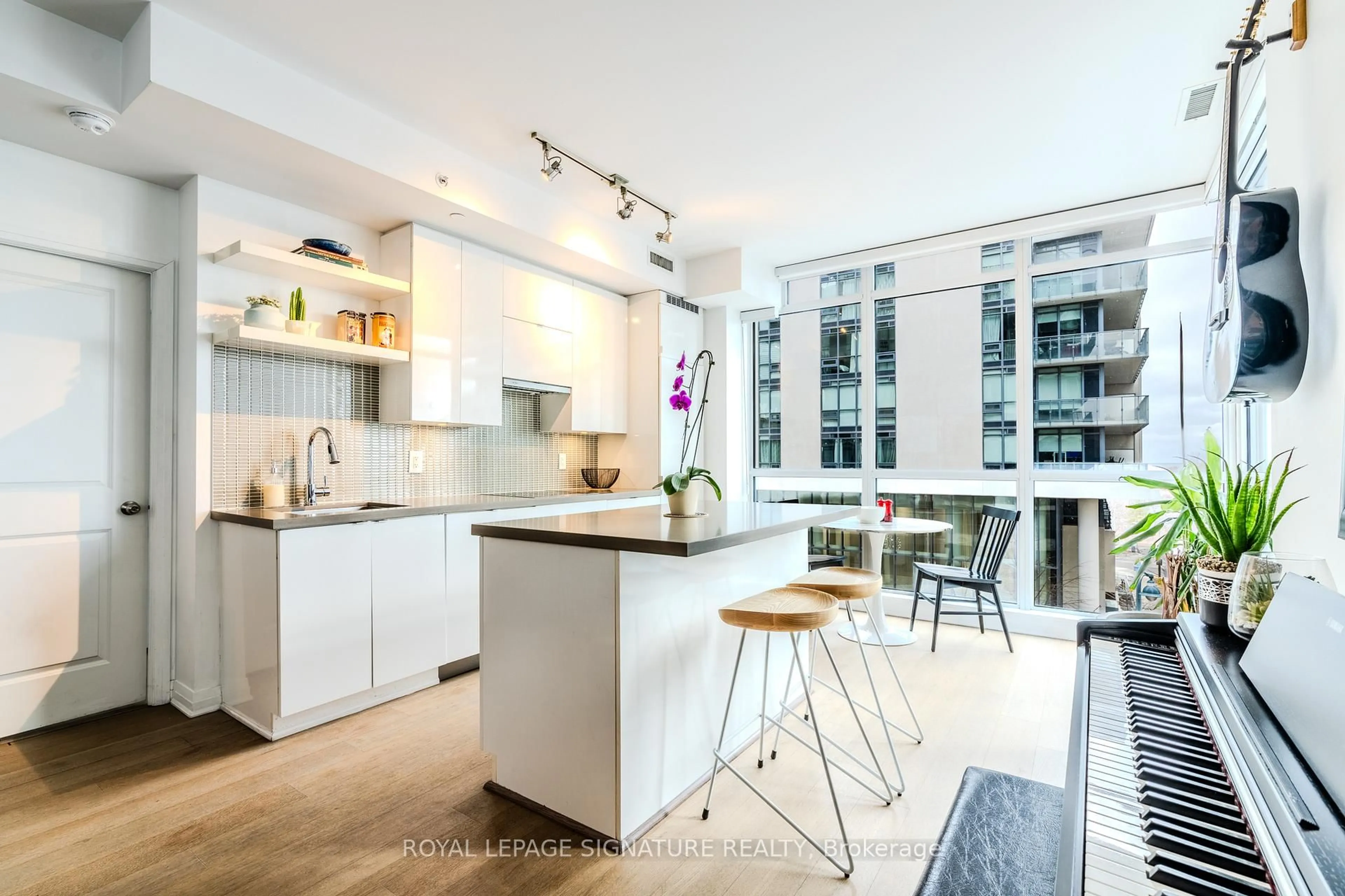 Open concept kitchen, unknown for 60 Annie Craig Dr #B415, Toronto Ontario M8V 0C4