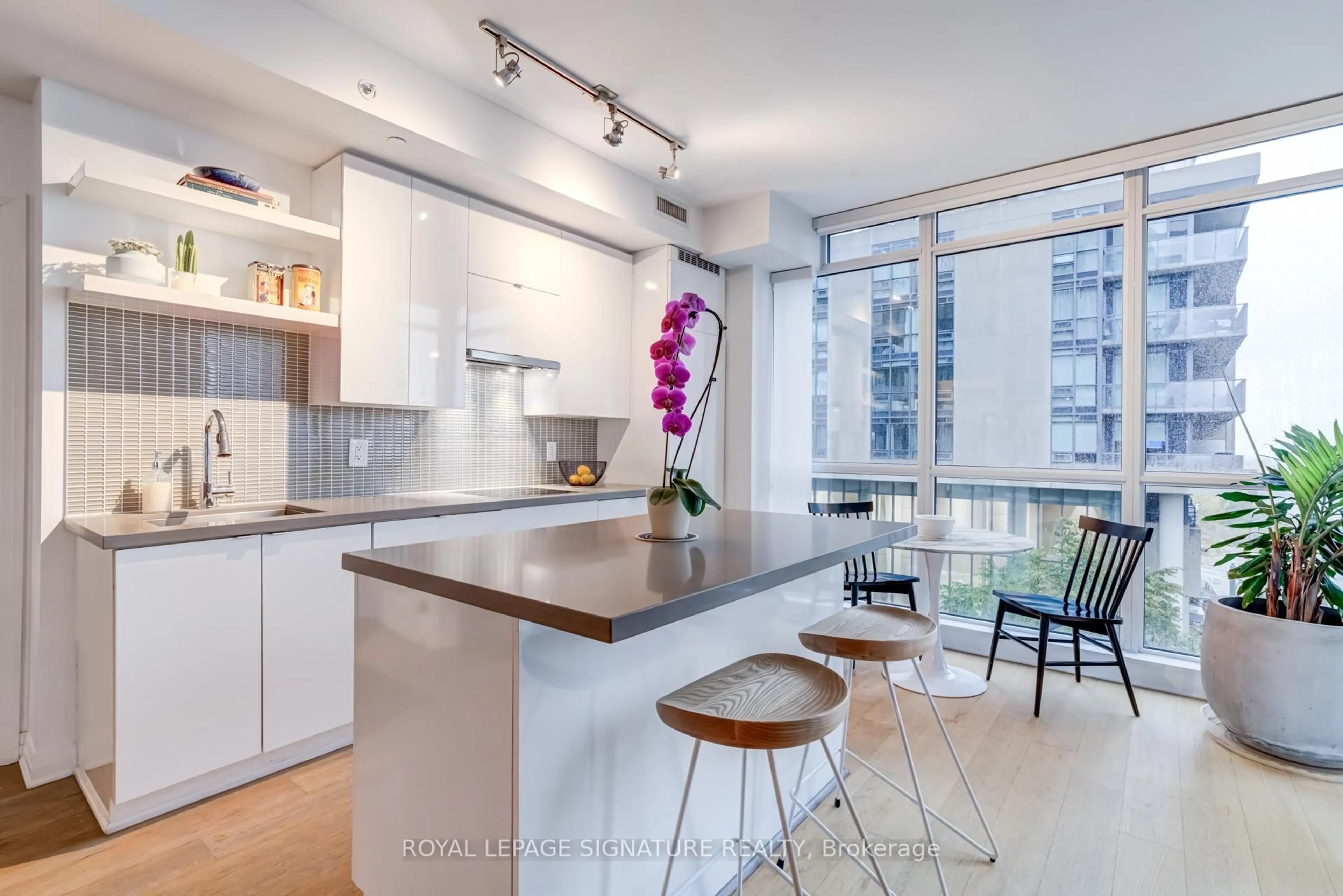 Open concept kitchen, unknown for 60 Annie Craig Dr #B415, Toronto Ontario M8V 0C4