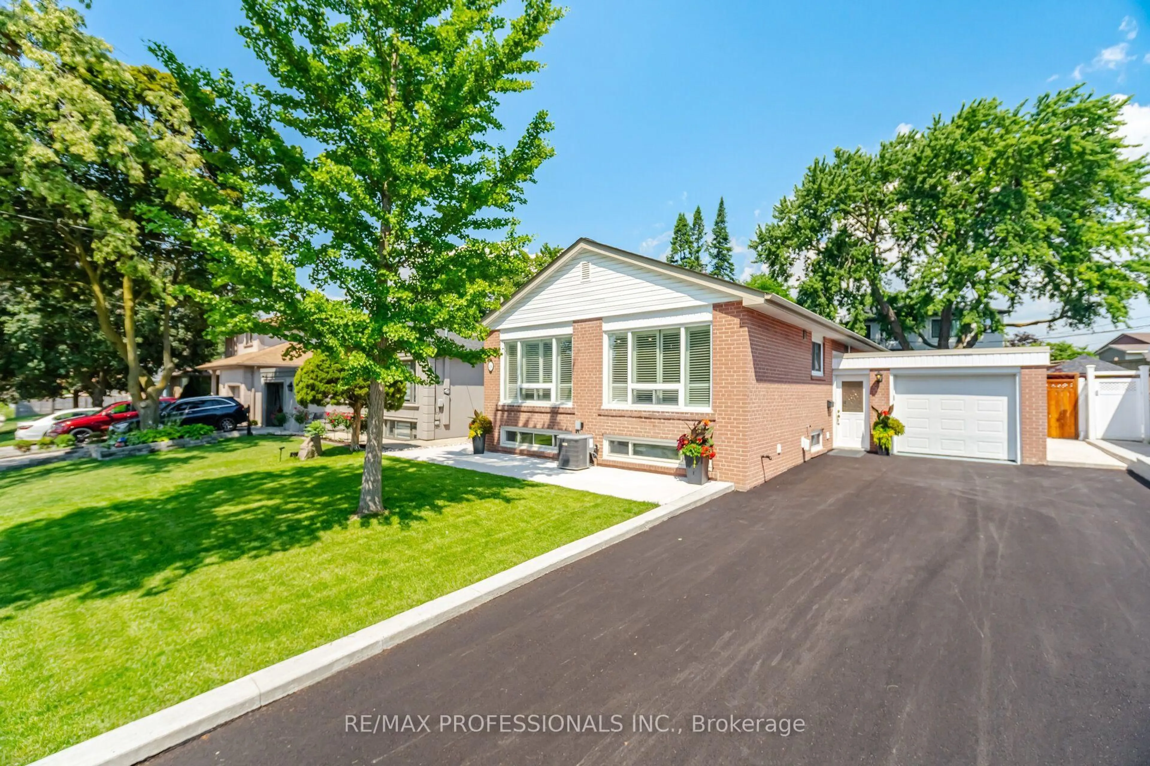 Unknown for 24 Millburn Dr, Toronto Ontario M9B 2W9