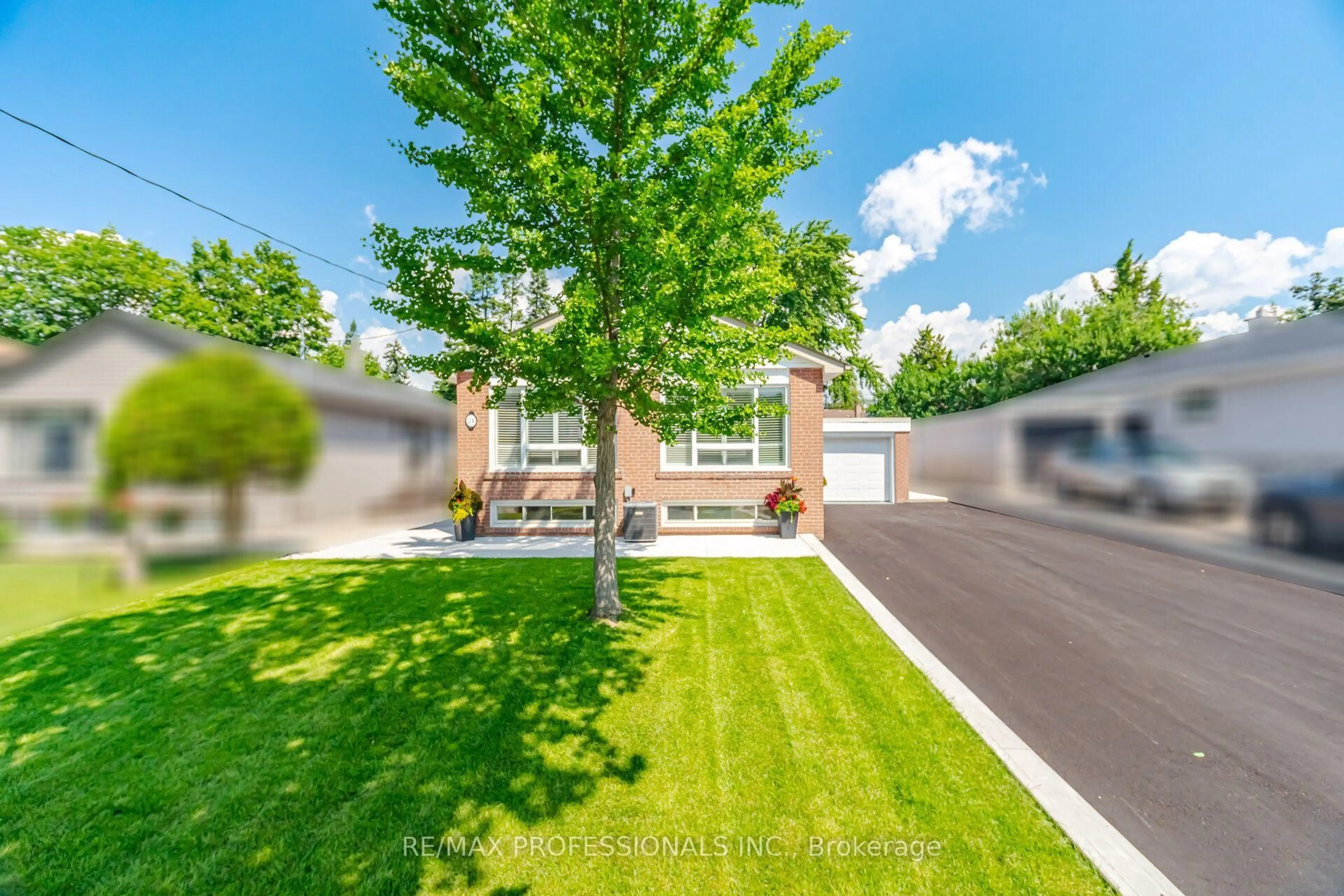 A pic from outside/outdoor area/front of a property/back of a property/a pic from drone, street for 24 Millburn Dr, Toronto Ontario M9B 2W9