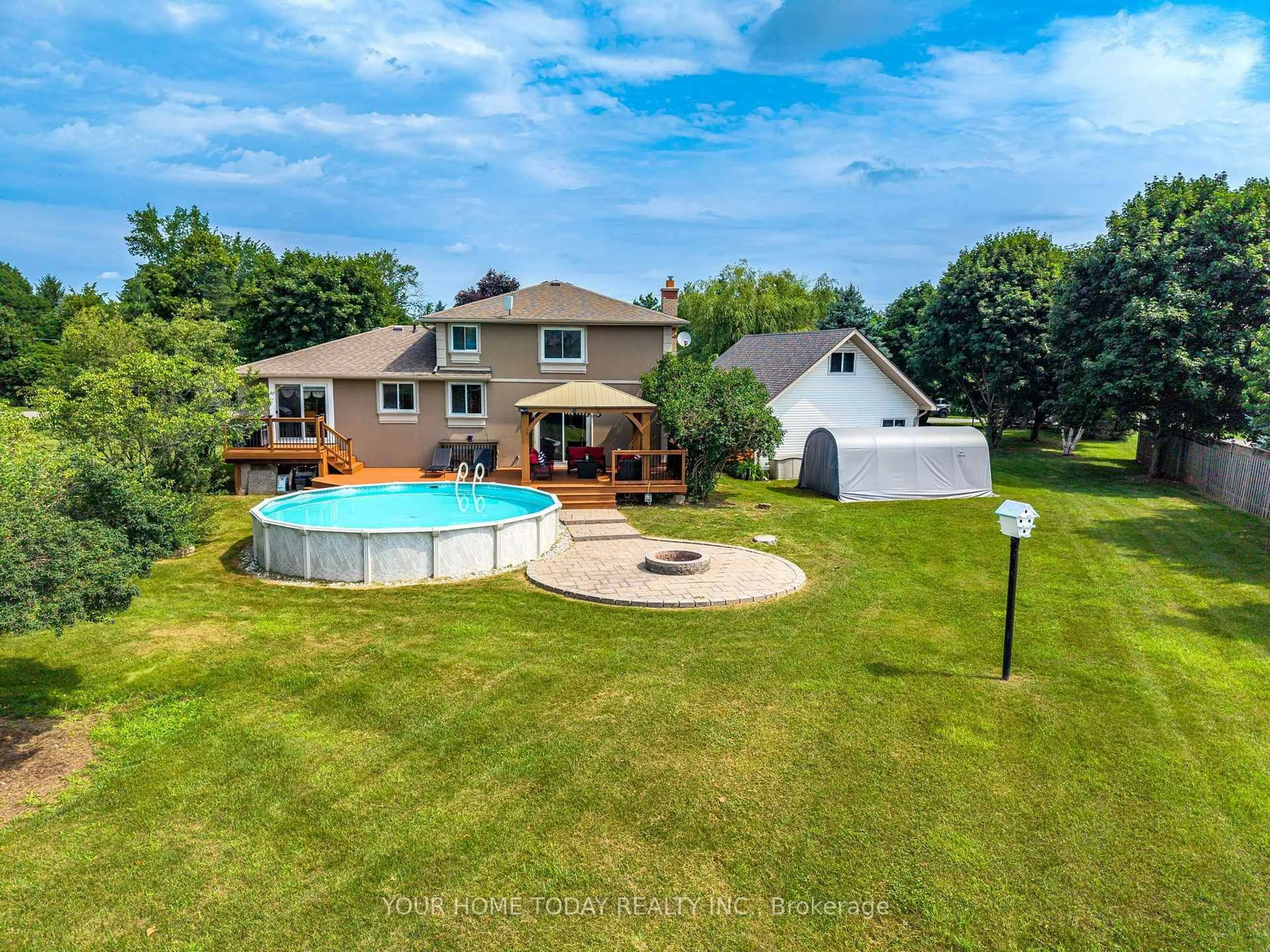A pic from outside/outdoor area/front of a property/back of a property/a pic from drone, water/lake/river/ocean view for 12950 Silvercreek Dr, Halton Hills Ontario L7G 4S4