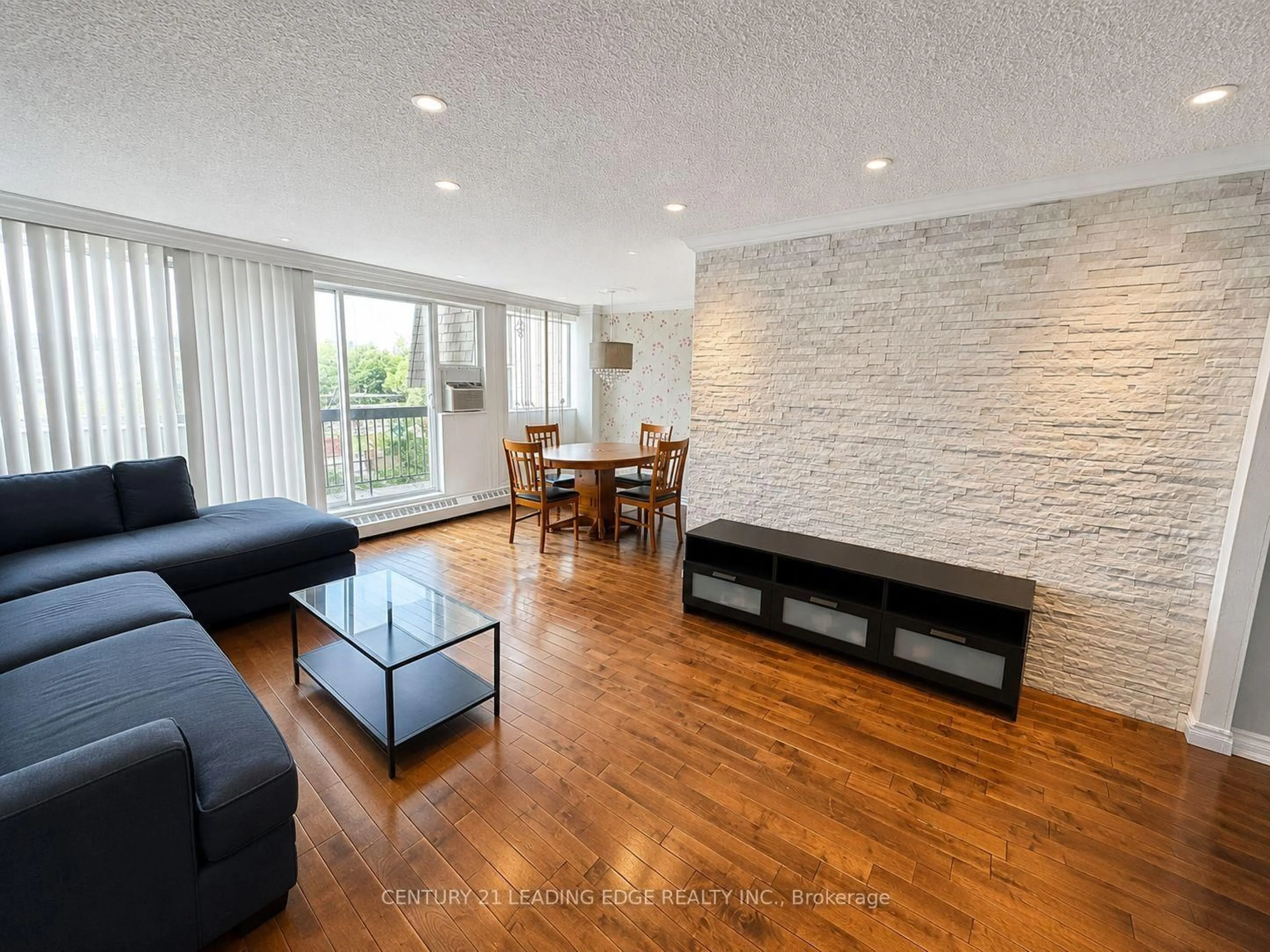 Living room with furniture, unknown for 1624 Bloor St #82, Mississauga Ontario L4X 2S2