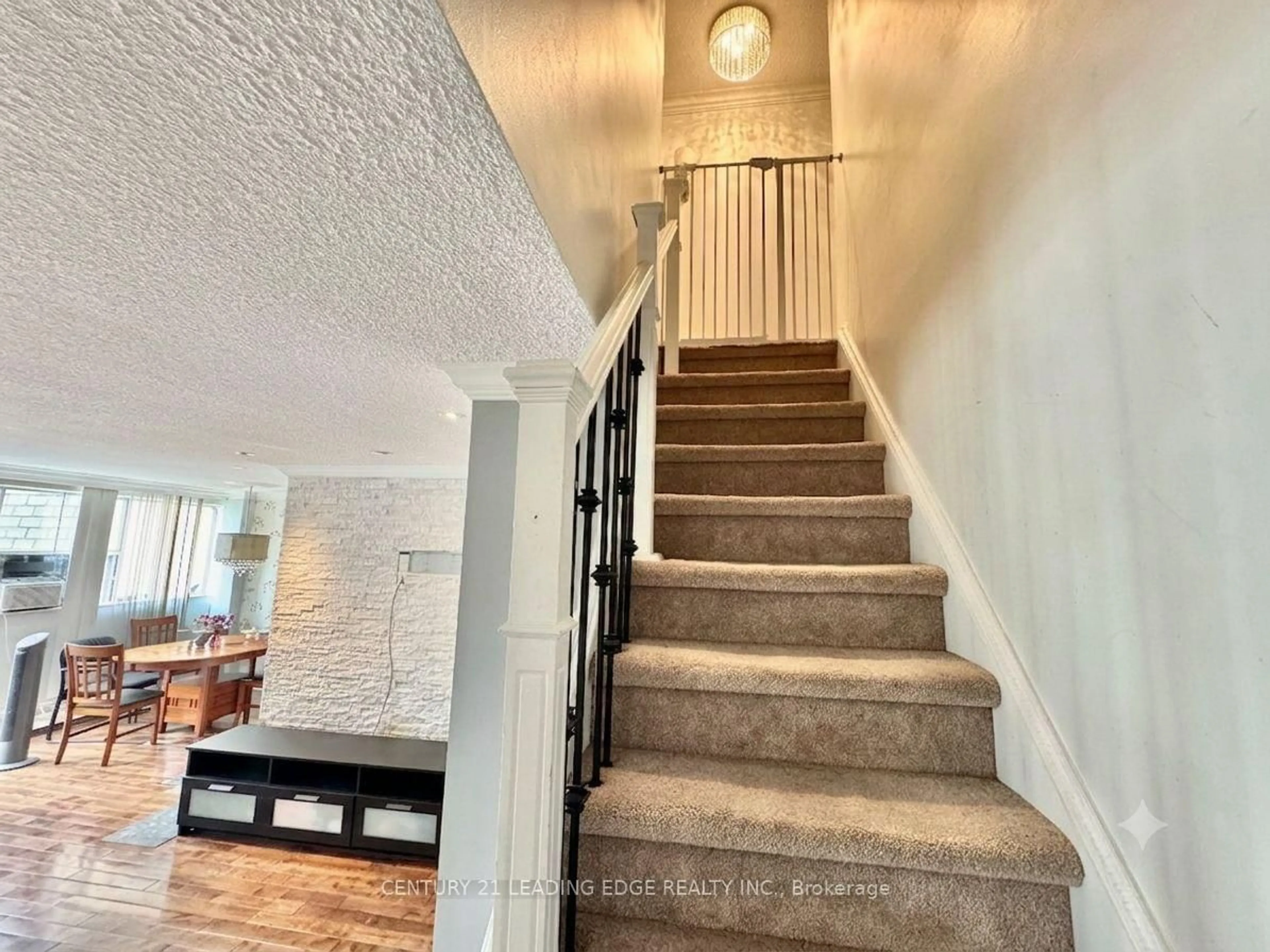 Stairs for 1624 Bloor St #82, Mississauga Ontario L4X 2S2
