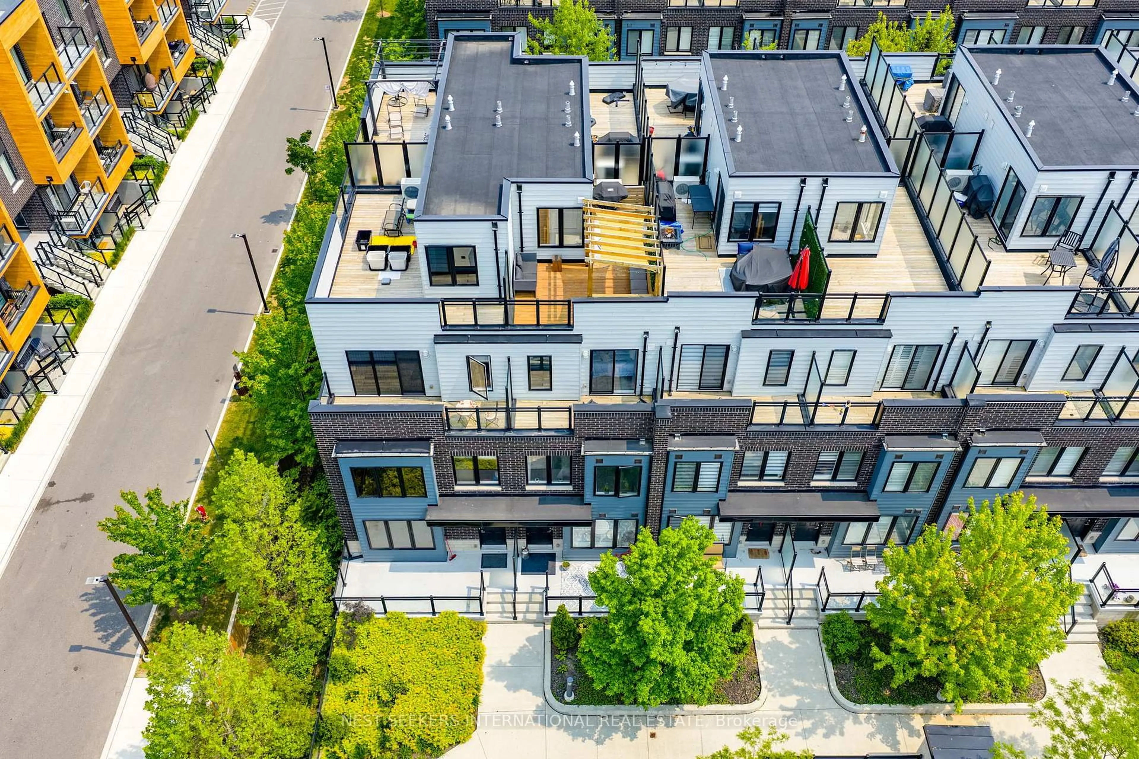 A pic from outside/outdoor area/front of a property/back of a property/a pic from drone, street for 1155 Stroud Lane #2, Mississauga Ontario L5J 0B3
