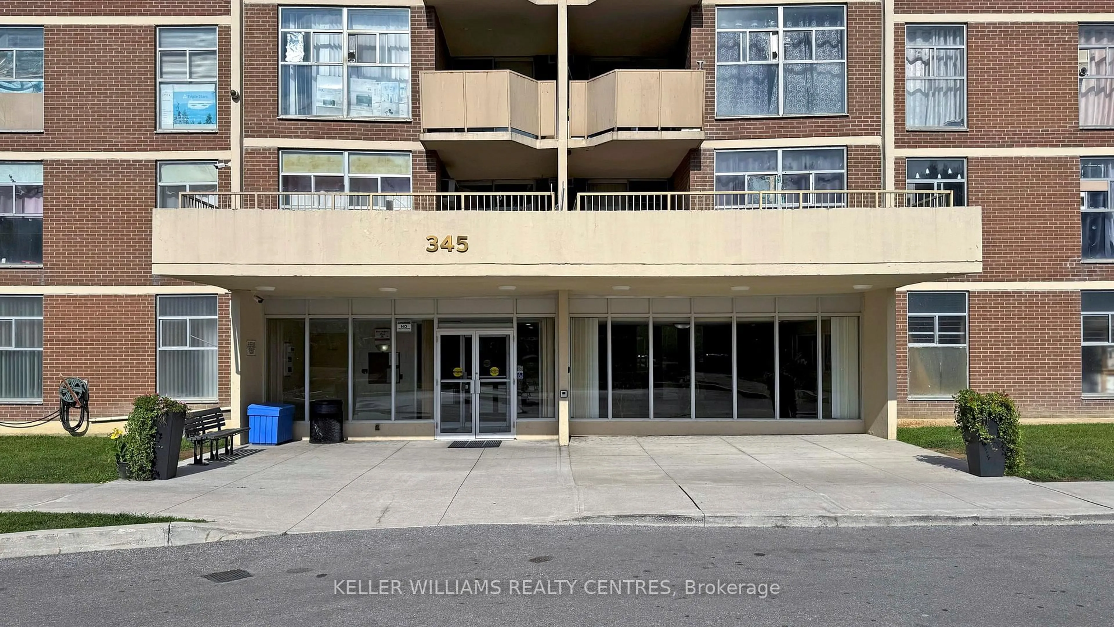 Indoor foyer for 345 Driftwood Ave #1107, Toronto Ontario M3N 2P4