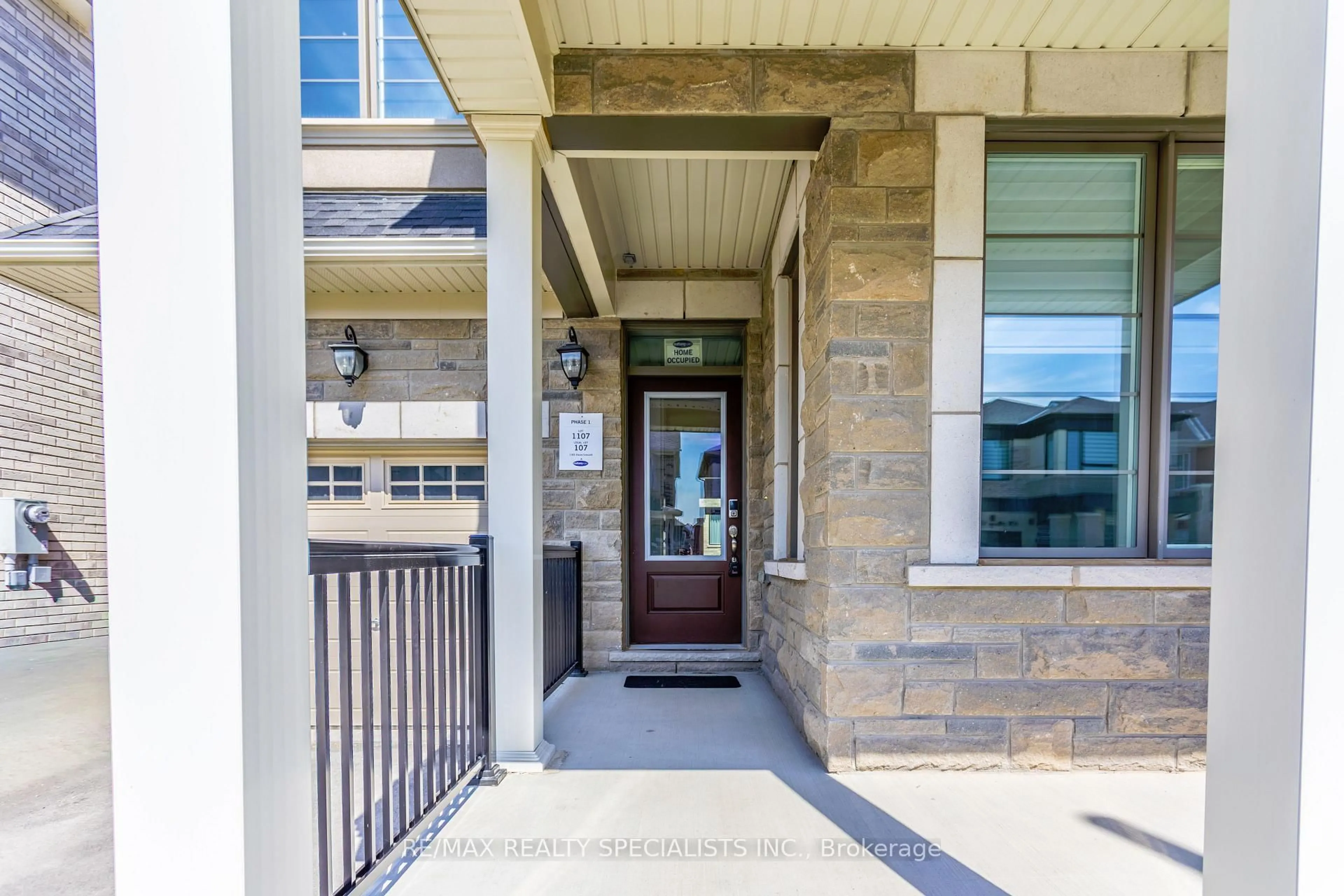 Indoor entryway for 1183 Stacey Cres, Milton Ontario L9T 6J2