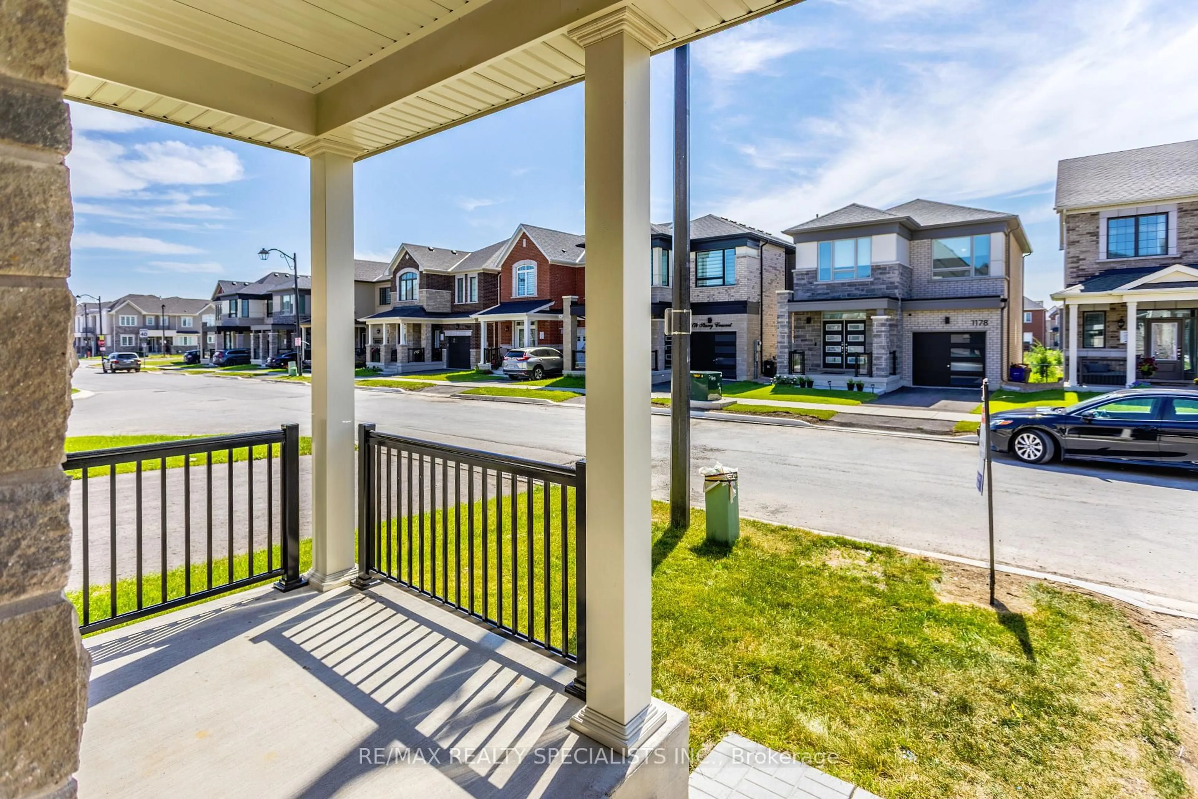 A pic from outside/outdoor area/front of a property/back of a property/a pic from drone, unknown for 1183 Stacey Cres, Milton Ontario L9T 6J2