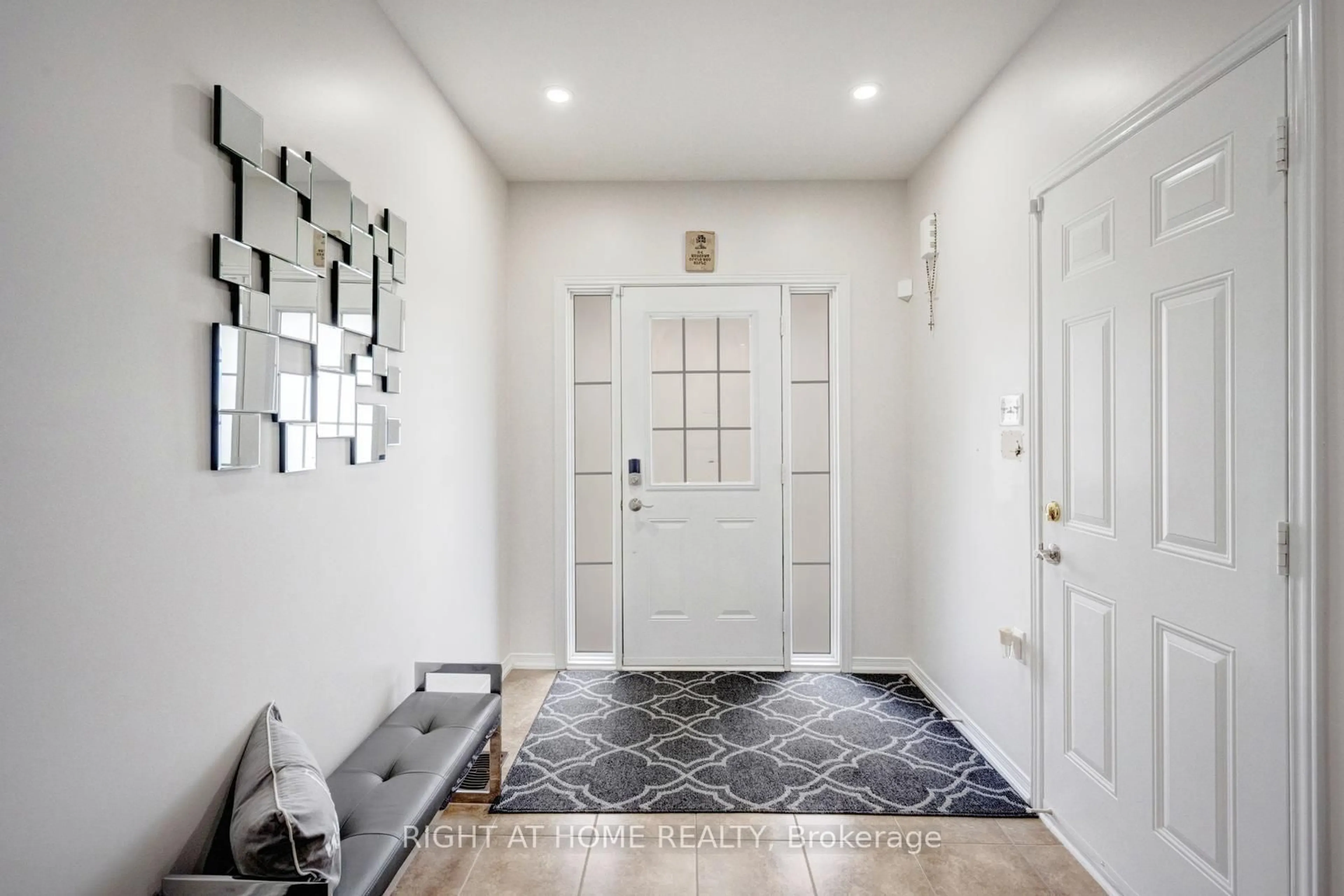 Indoor entryway for 47 Oklahoma Dr, Brampton Ontario L6P 3J7