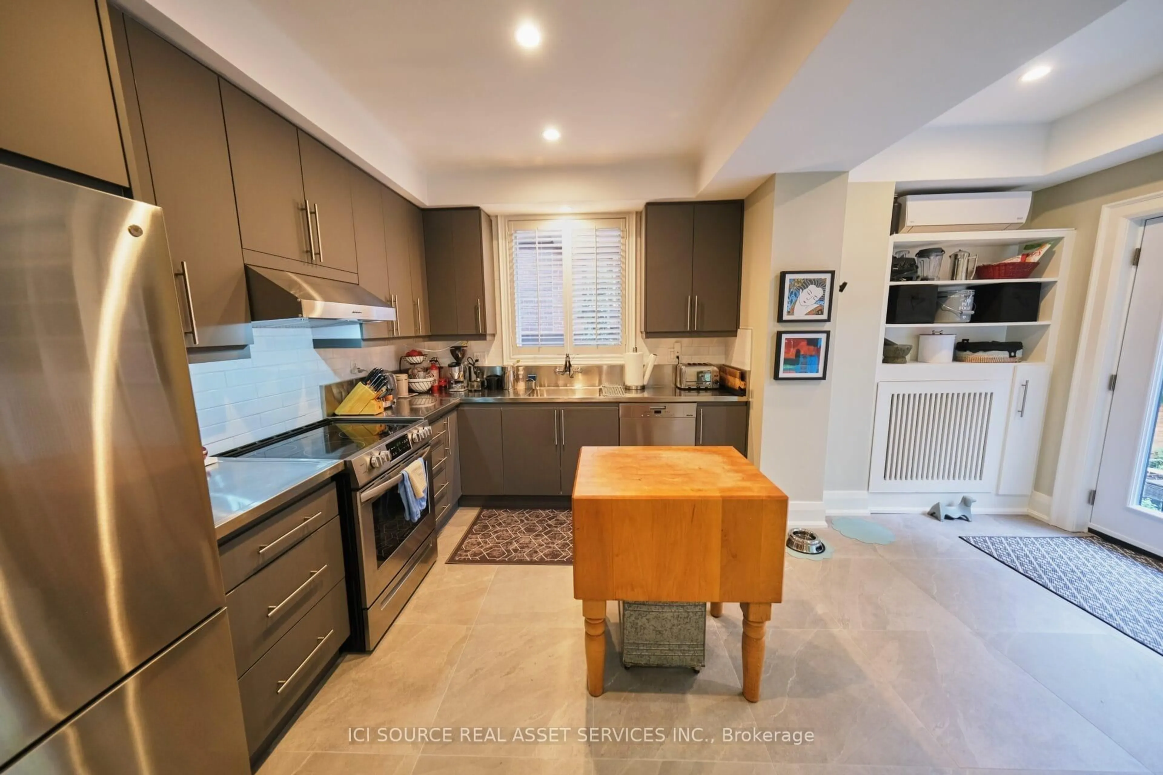 Standard kitchen, ceramic/tile floor for 59 High Park Blvd, Toronto Ontario M6R 1M9
