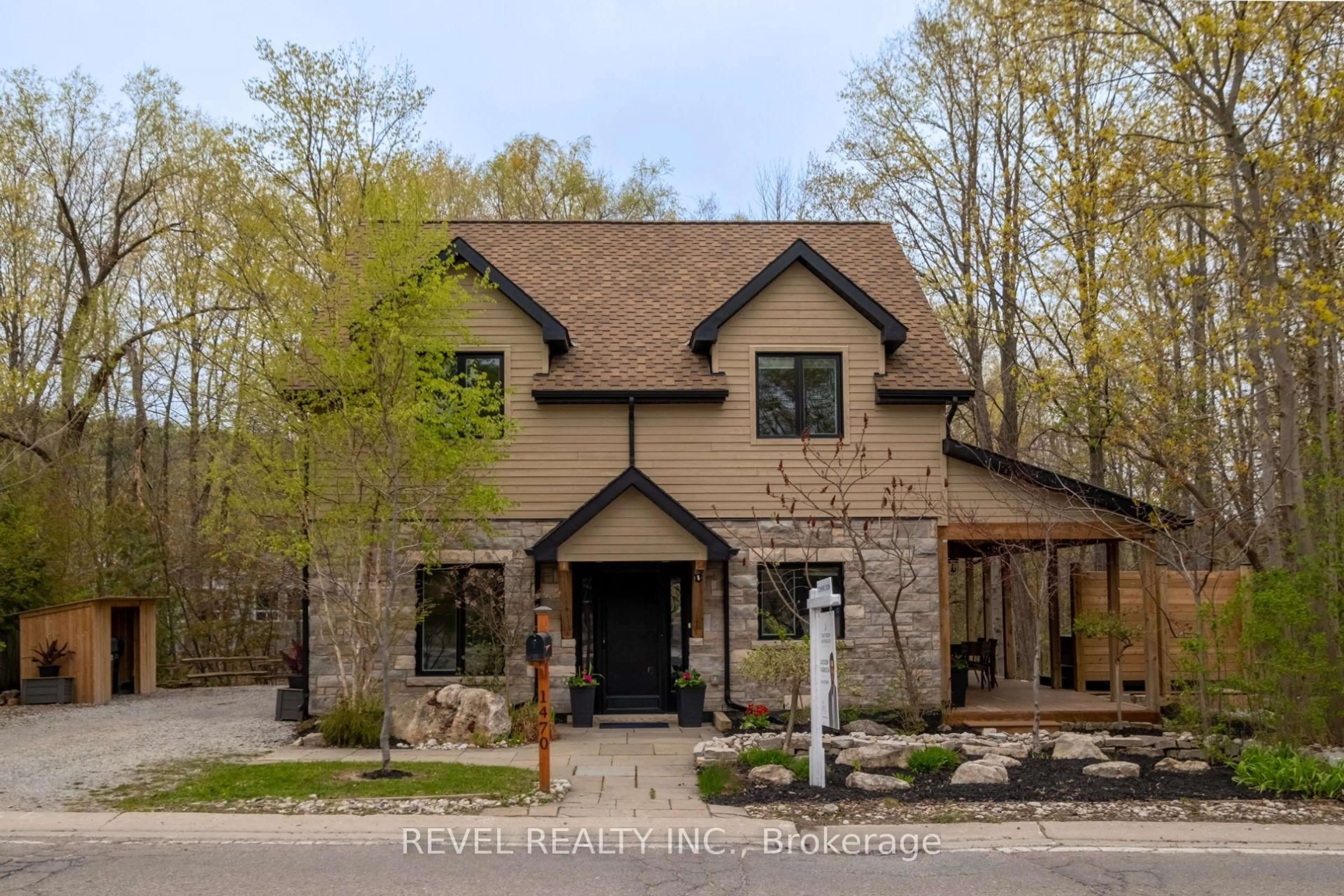 Home with brick exterior material, unknown for 1470 Queen St, Caledon Ontario L7K 0E4