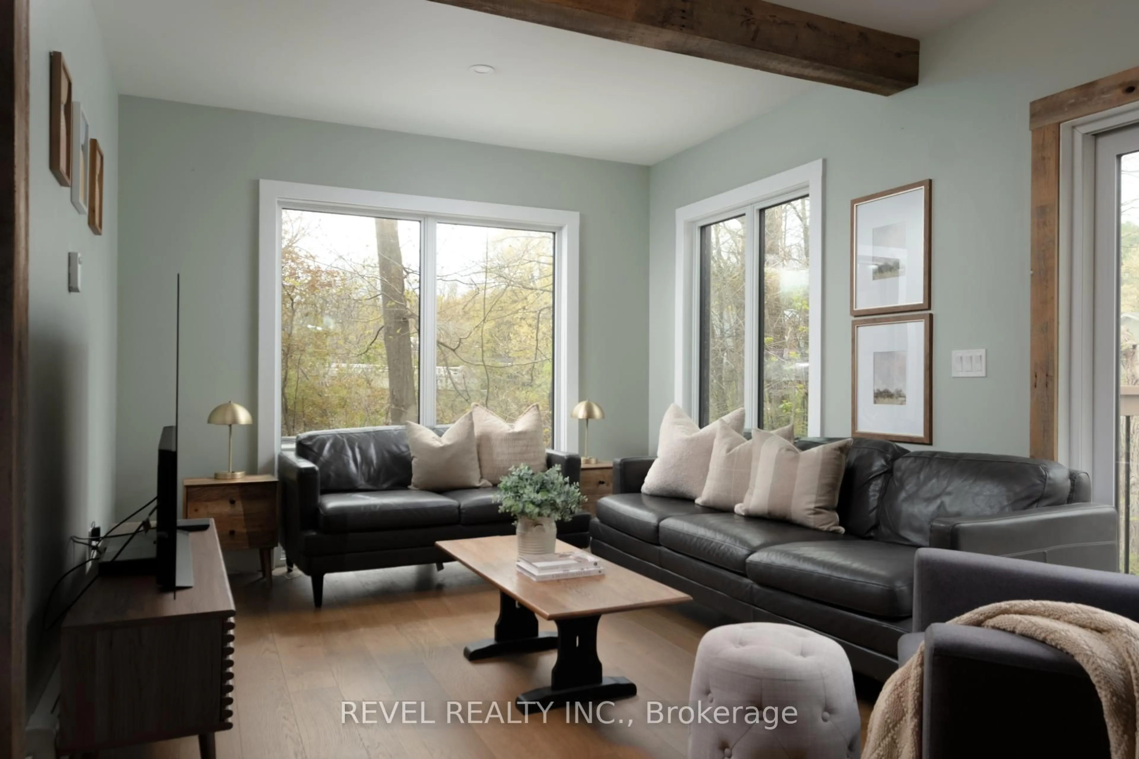 Living room with furniture, unknown for 1470 Queen St, Caledon Ontario L7K 0E4