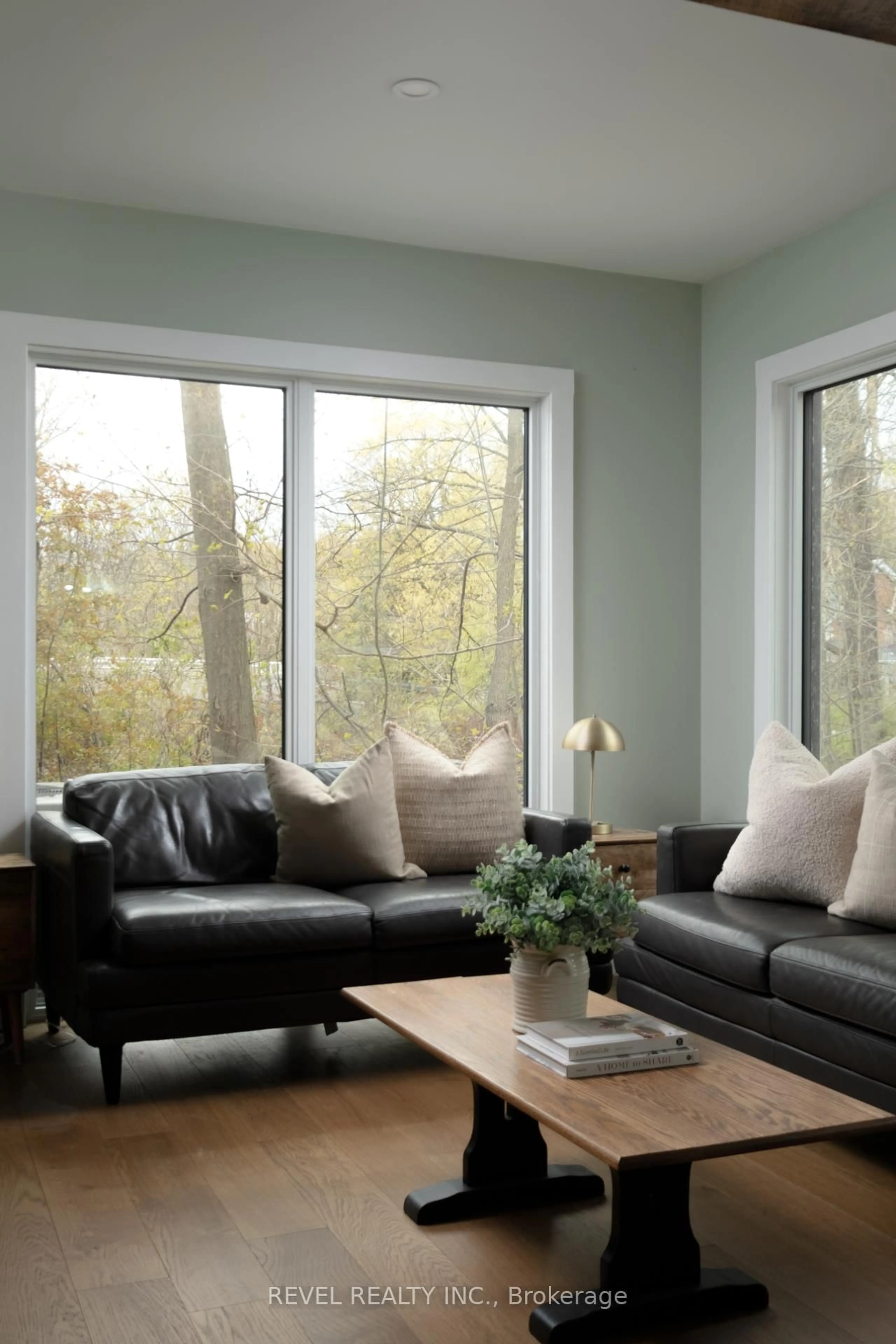 Living room with furniture, unknown for 1470 Queen St, Caledon Ontario L7K 0E4