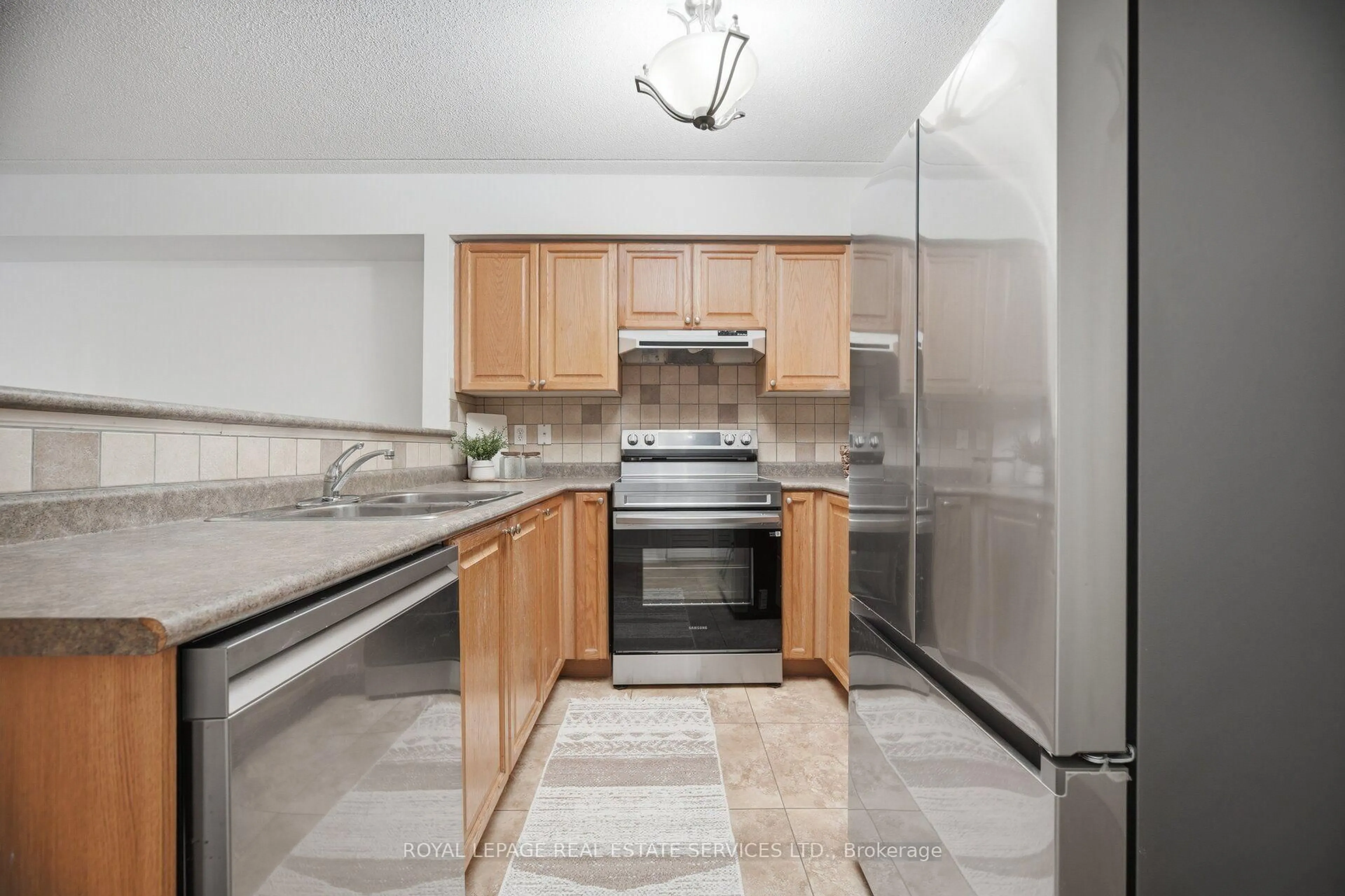 Standard kitchen, ceramic/tile floor for 1490 Bishops Gate #209, Oakville Ontario L6M 4N3