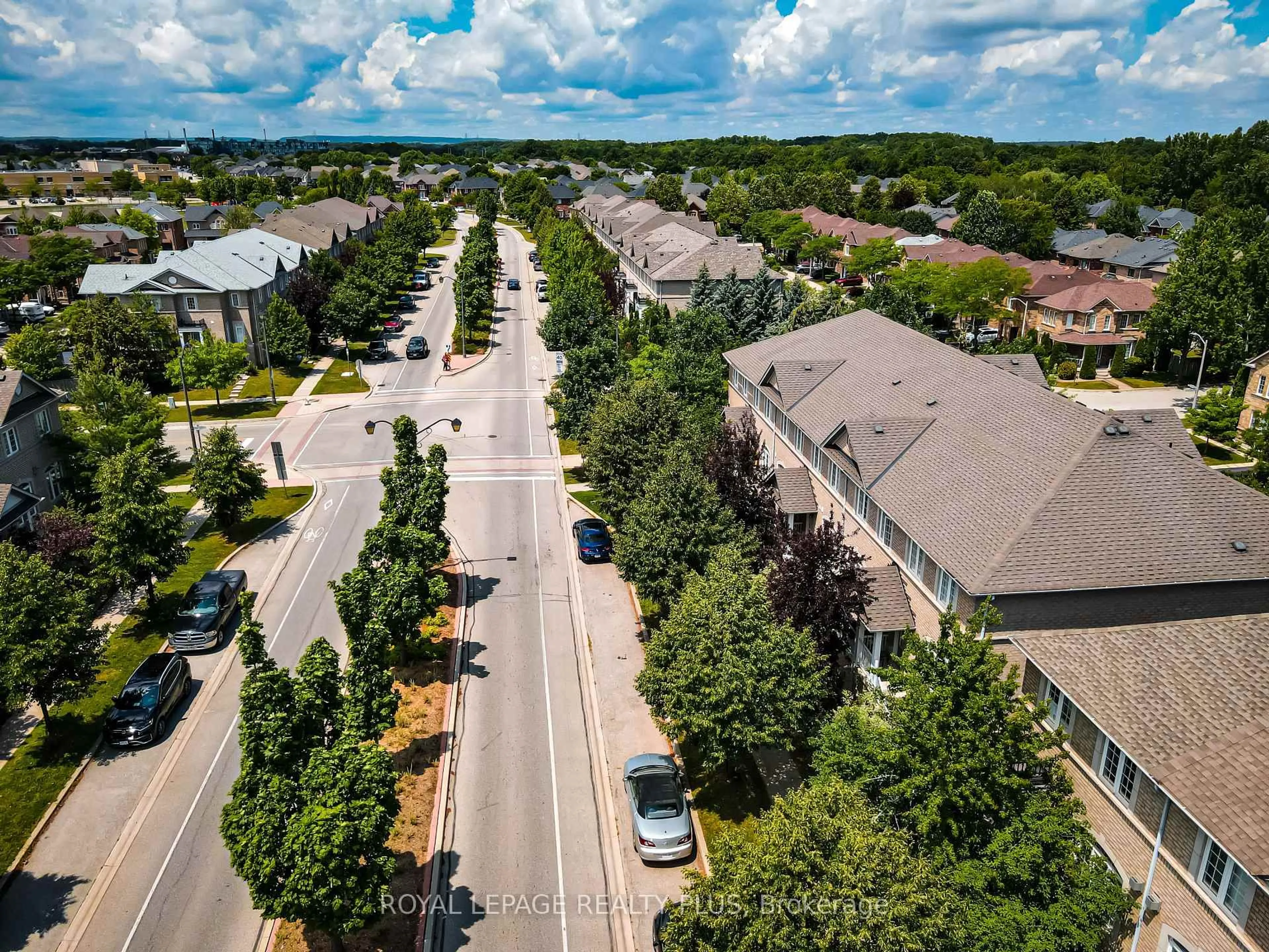 A pic from outside/outdoor area/front of a property/back of a property/a pic from drone, street for 2333 Sutton Dr, Burlington Ontario L7L 6Y9