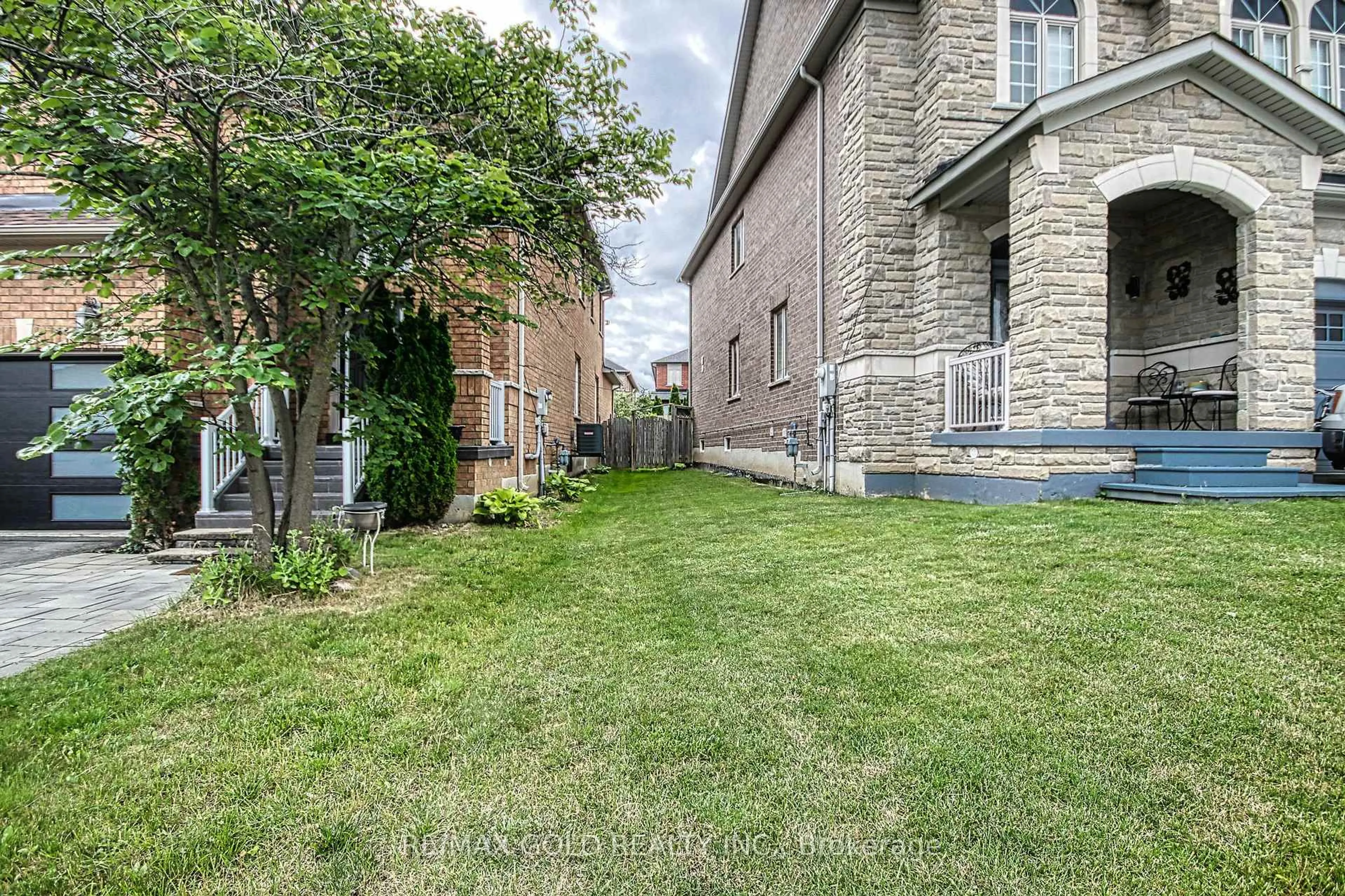 Patio, street for 3428 Erin Centre Blvd, Mississauga Ontario L5M 8C2
