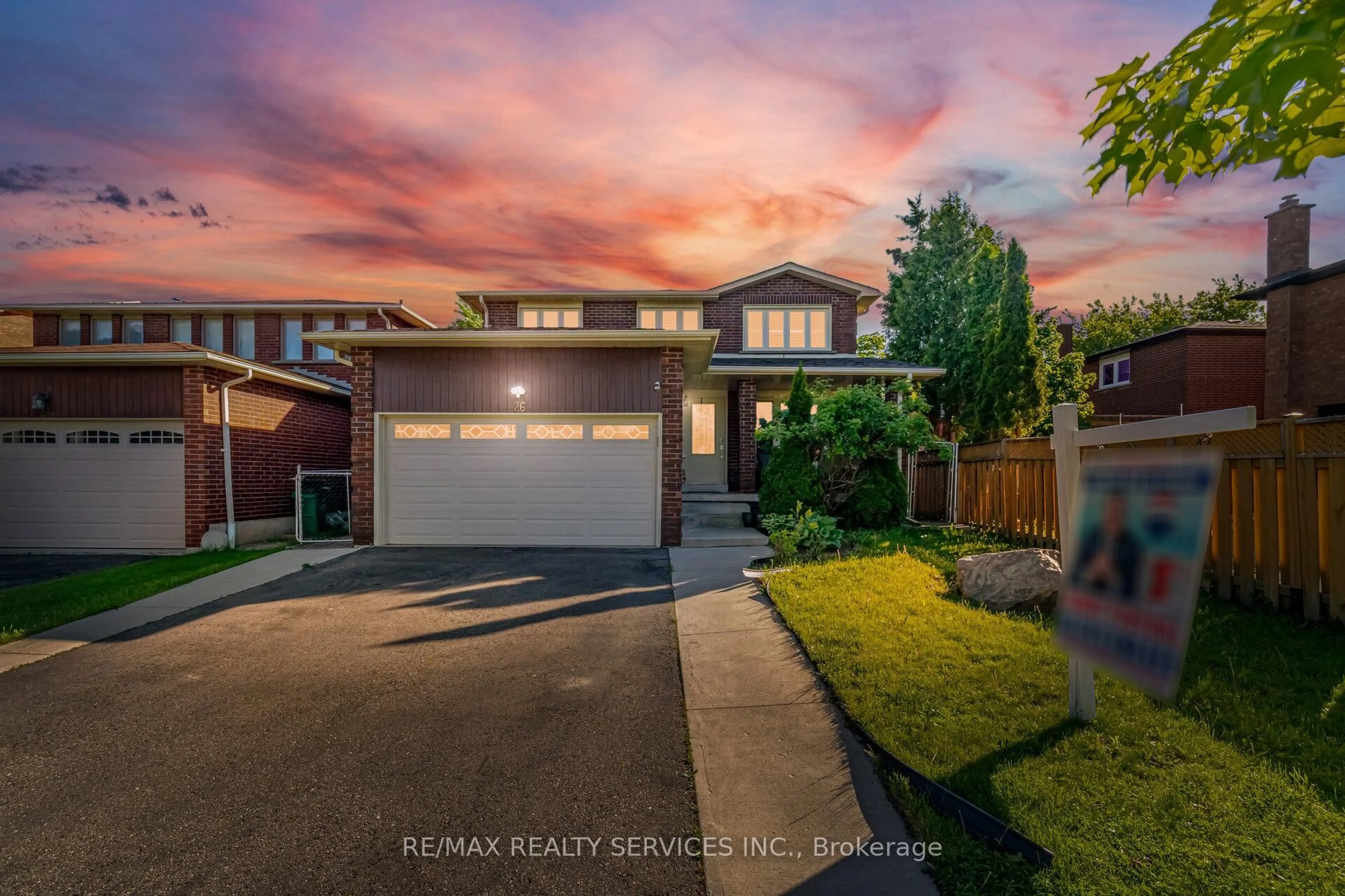 A pic from outside/outdoor area/front of a property/back of a property/a pic from drone, street for 26 Sunforest Dr, Brampton Ontario L6Z 2Z1