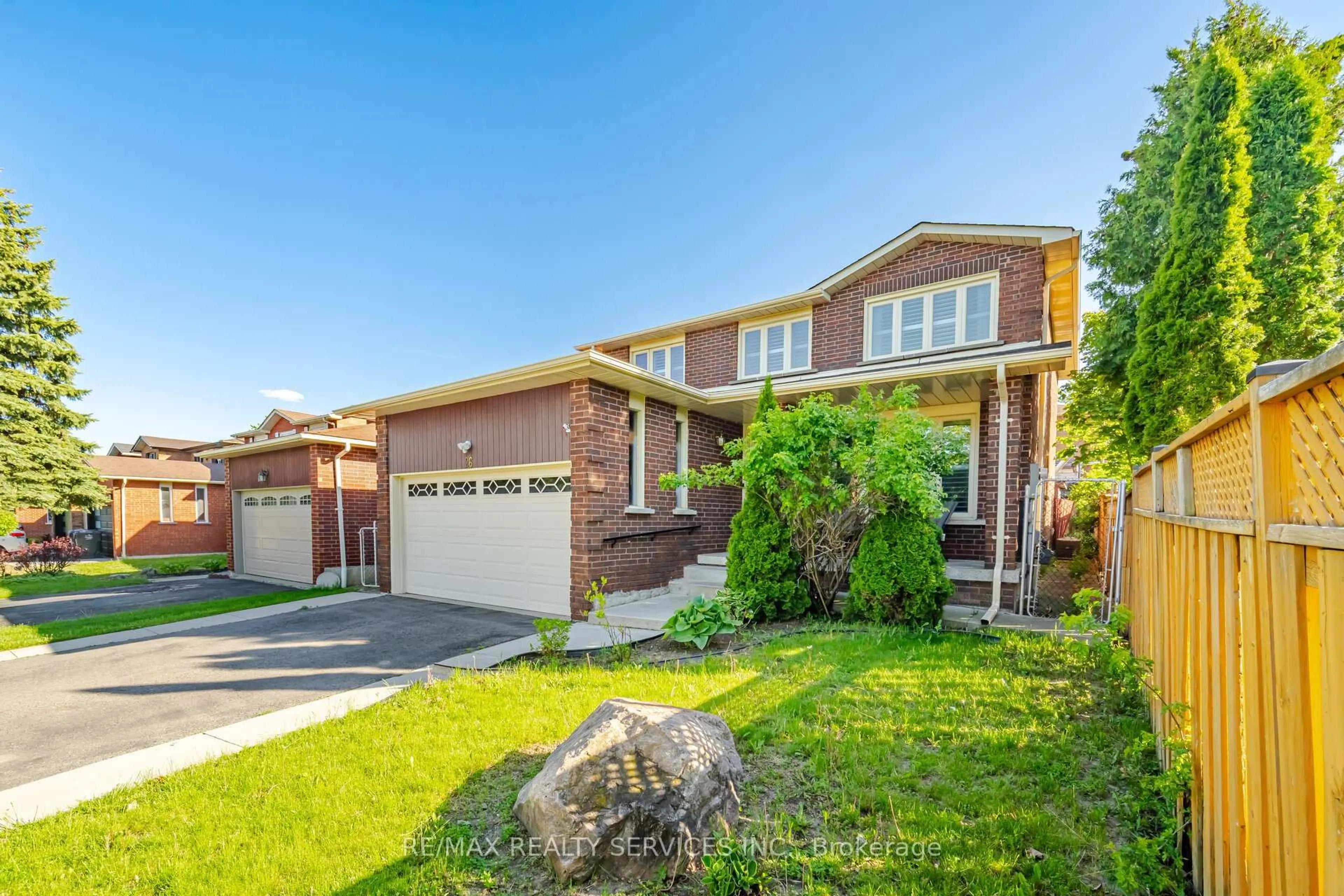 Home with brick exterior material, street for 26 Sunforest Dr, Brampton Ontario L6Z 2Z1