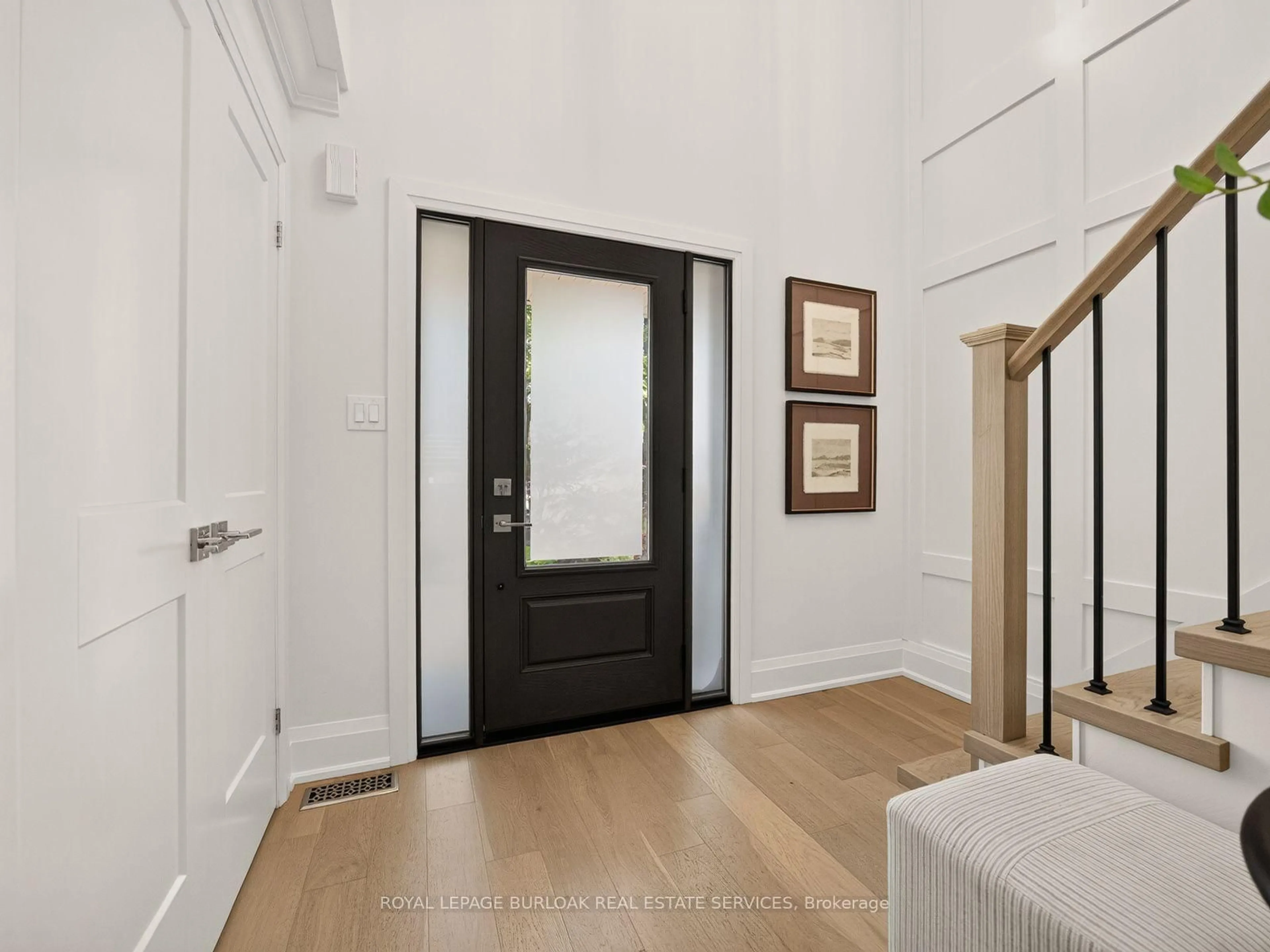 Indoor entryway for 1253 Stephenson Dr, Burlington Ontario L7S 2B3
