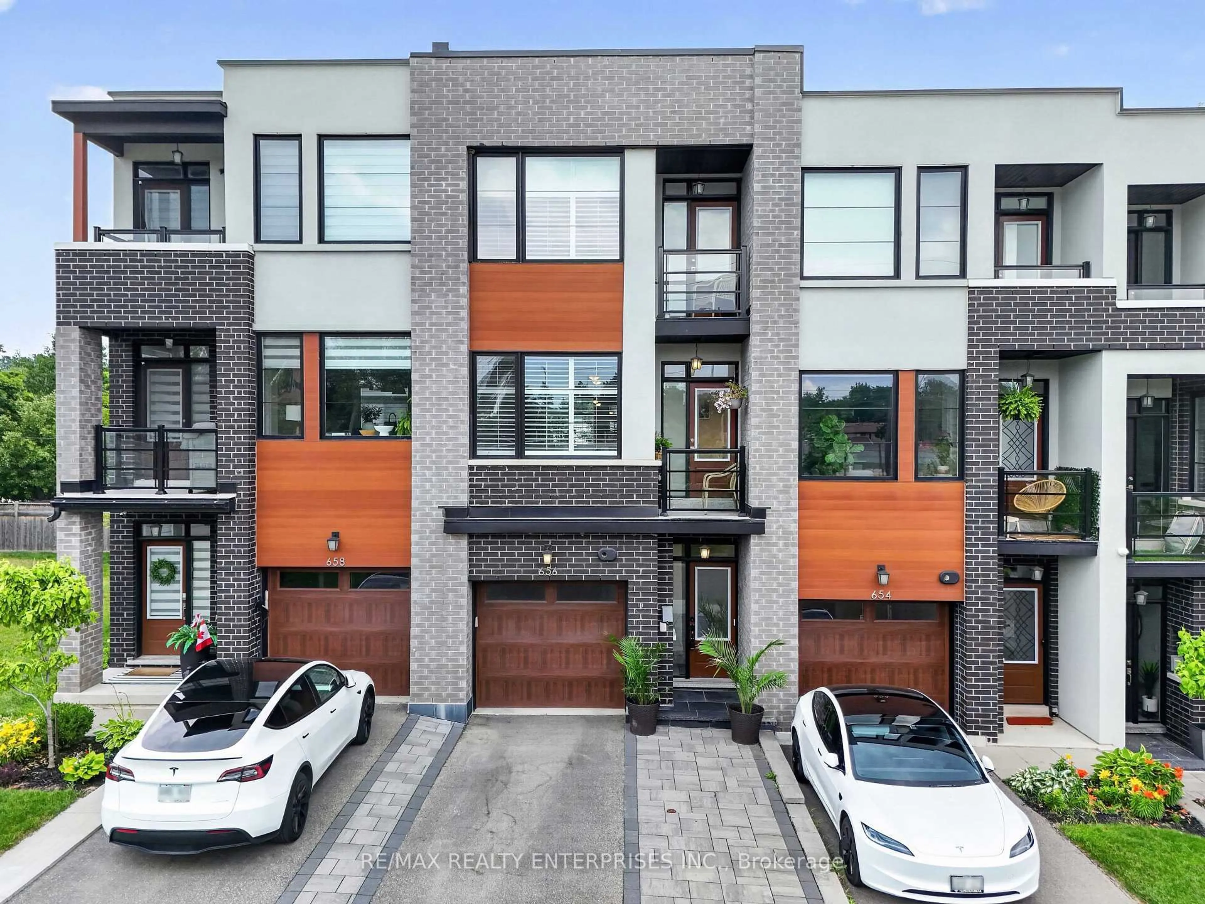 Home with brick exterior material, street for 656 Tupelo Crt, Mississauga Ontario L5G 0C4