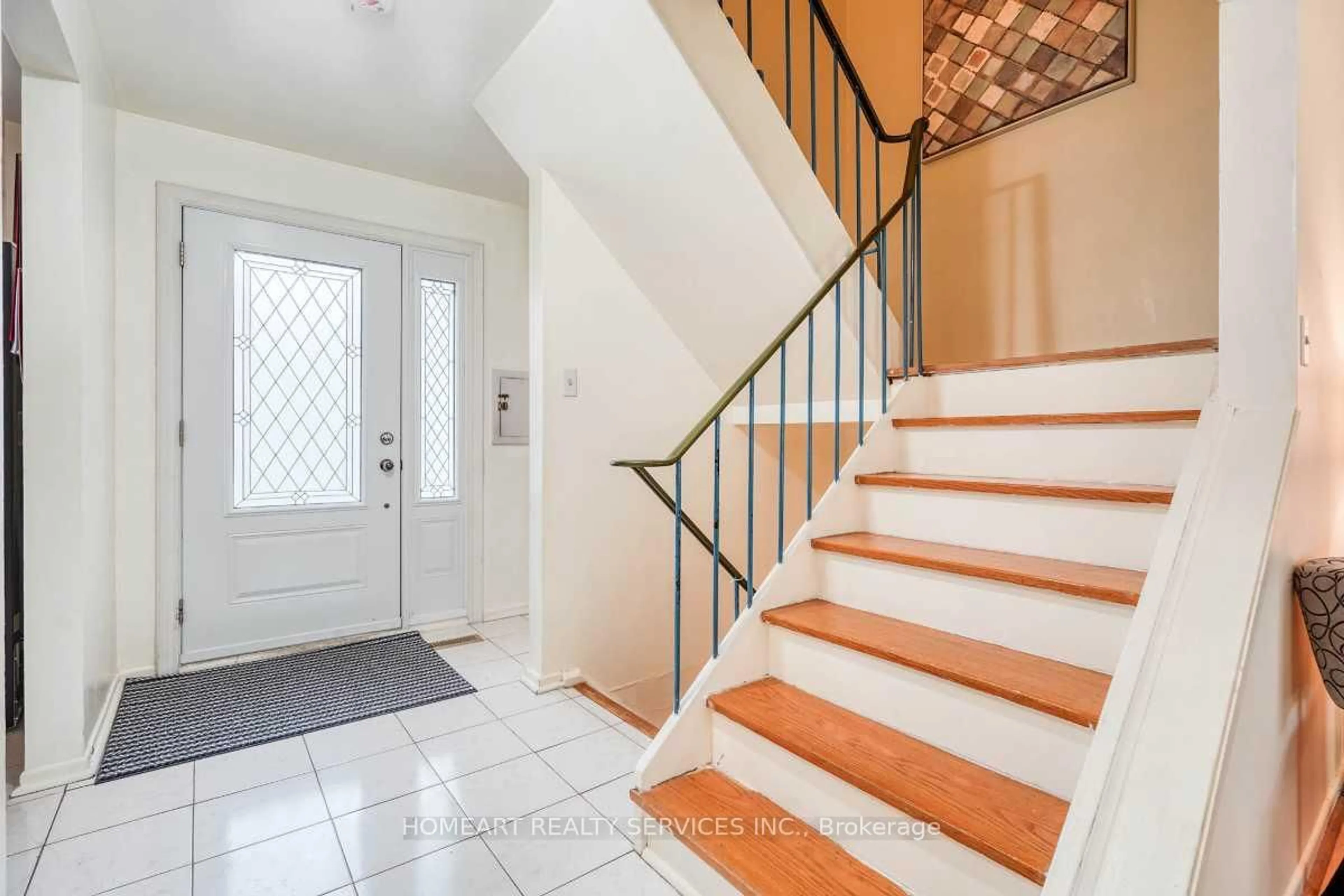 Indoor entryway for 27 Gosford Blvd #1, Toronto Ontario M3N 2G7