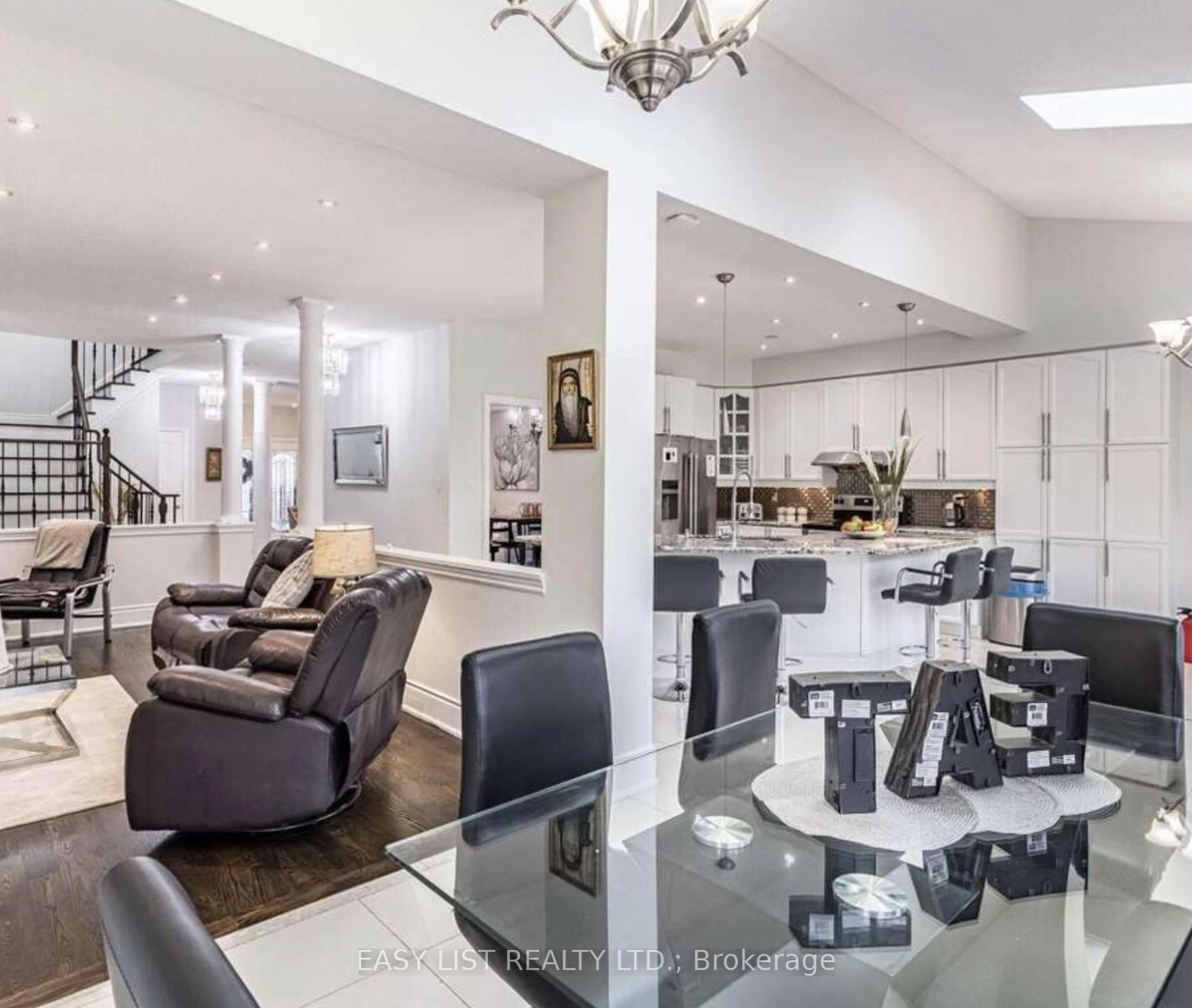 Unknown for 3562 Aquinas Ave, Mississauga Ontario L5M 7L7