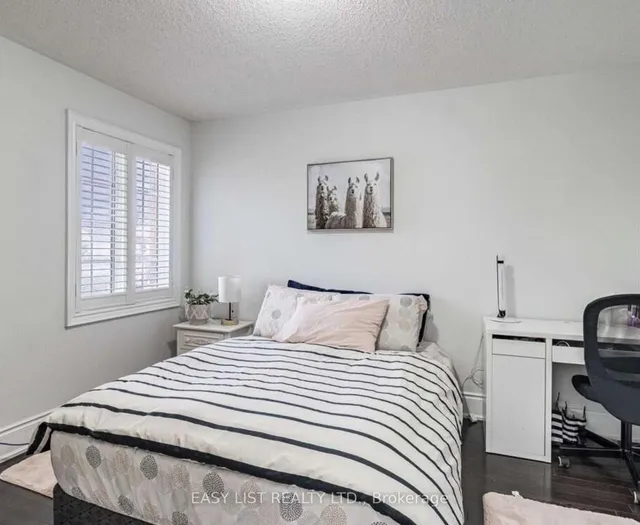 3562 Aquinas Ave, Mississauga 5