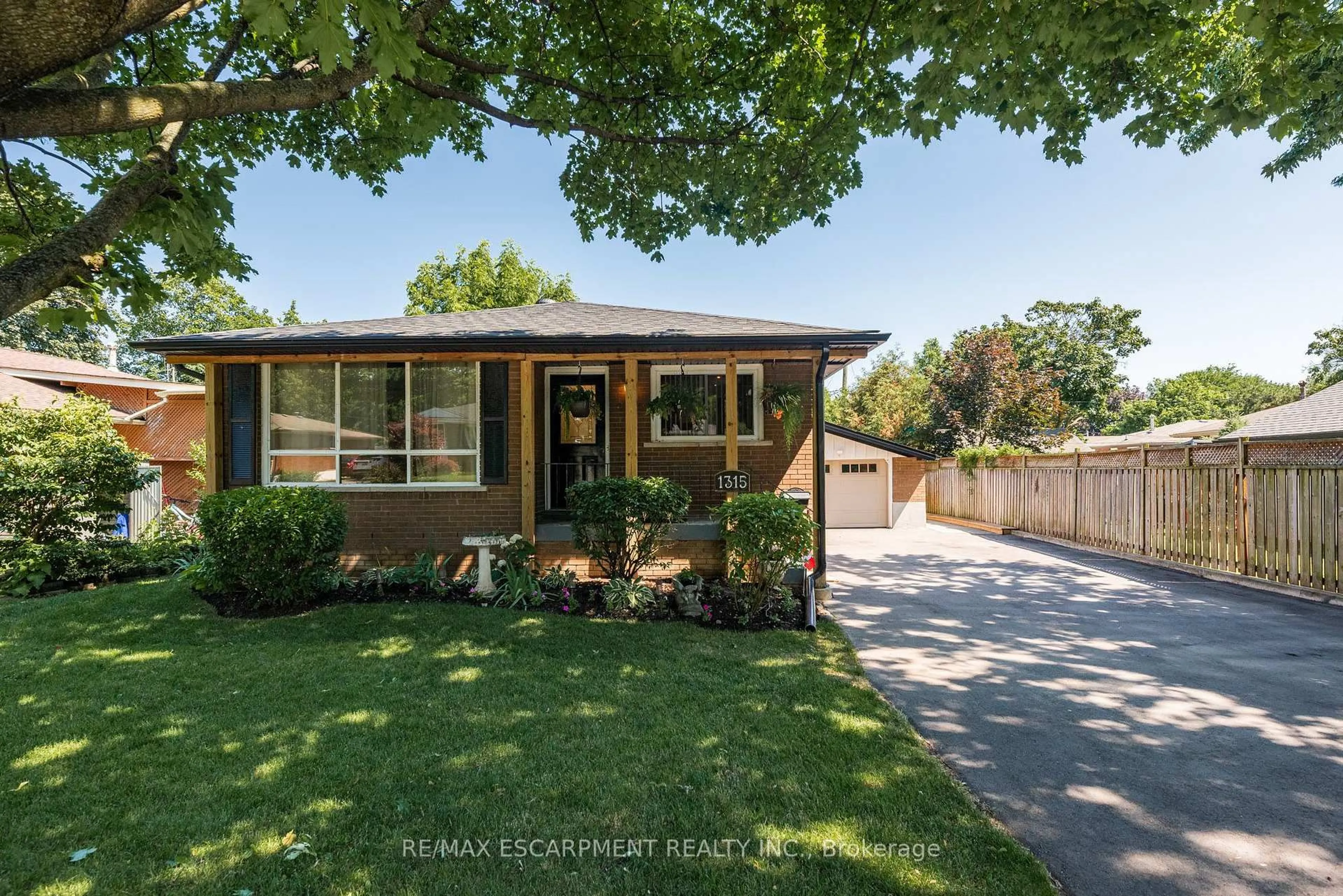 Home with brick exterior material, street for 1315 Rosemary Cres, Burlington Ontario L7P 2P3