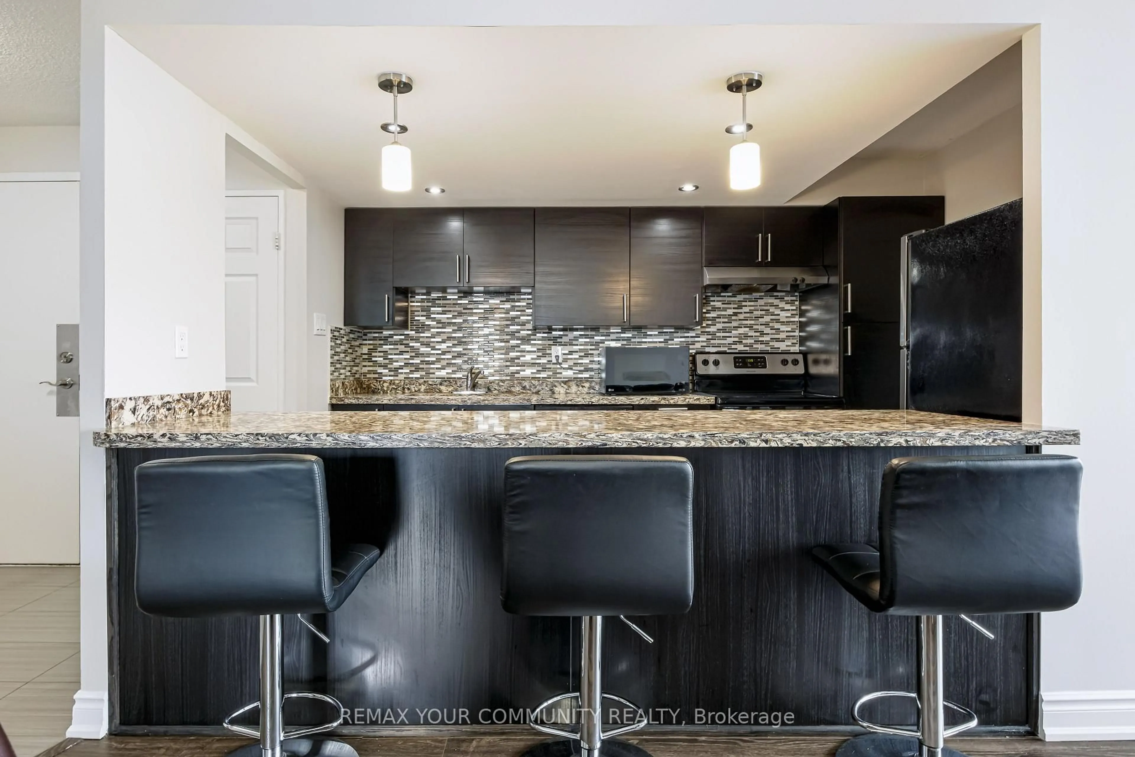 Contemporary kitchen, ceramic/tile floor for 4460 Tucana Crt #910, Mississauga Ontario L5R 3K9