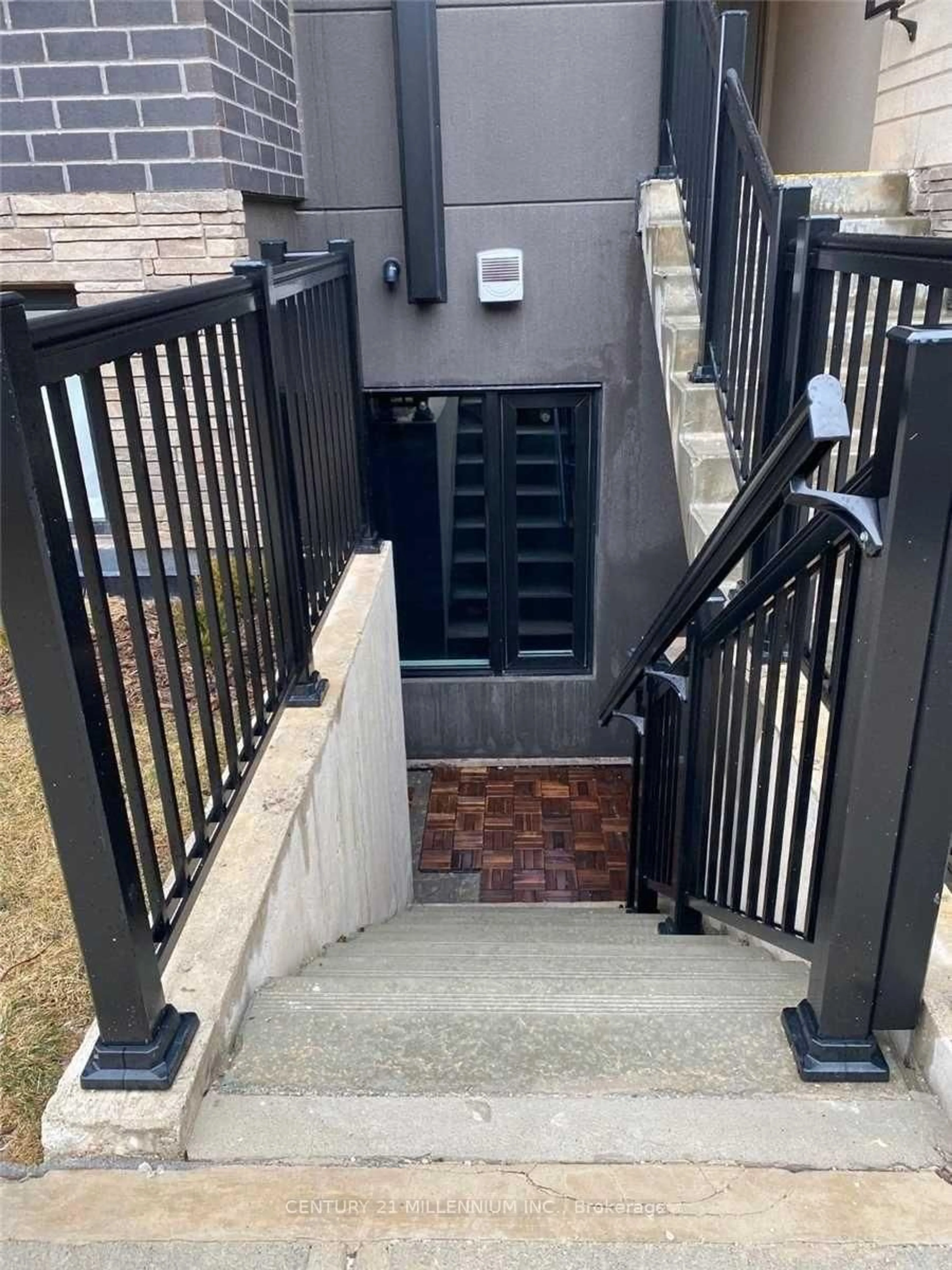 Stairs for 1131 Cooke Blvd #701, Burlington Ontario L7T 0C3