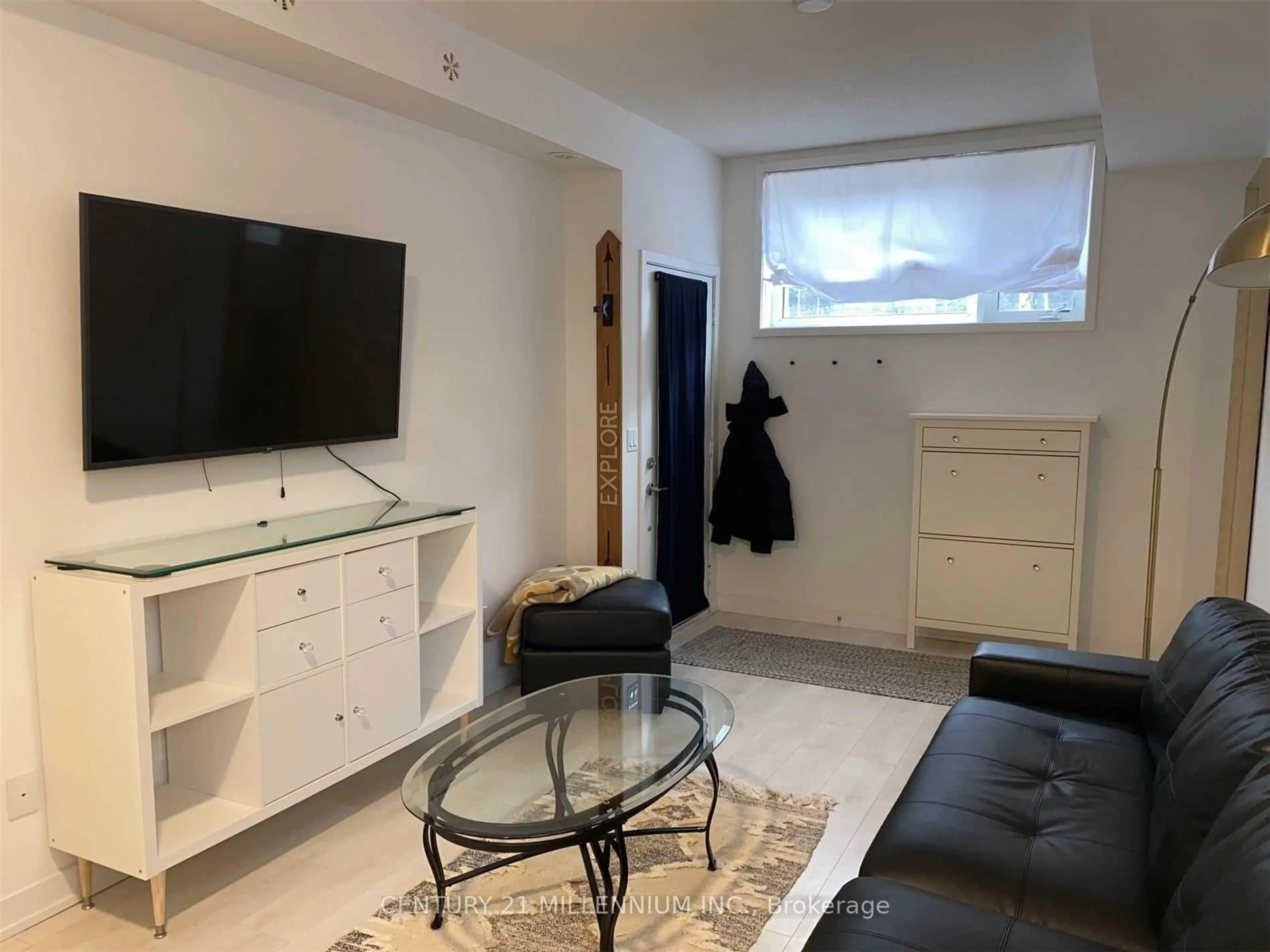 A pic of a room for 1131 Cooke Blvd #701, Burlington Ontario L7T 0C3