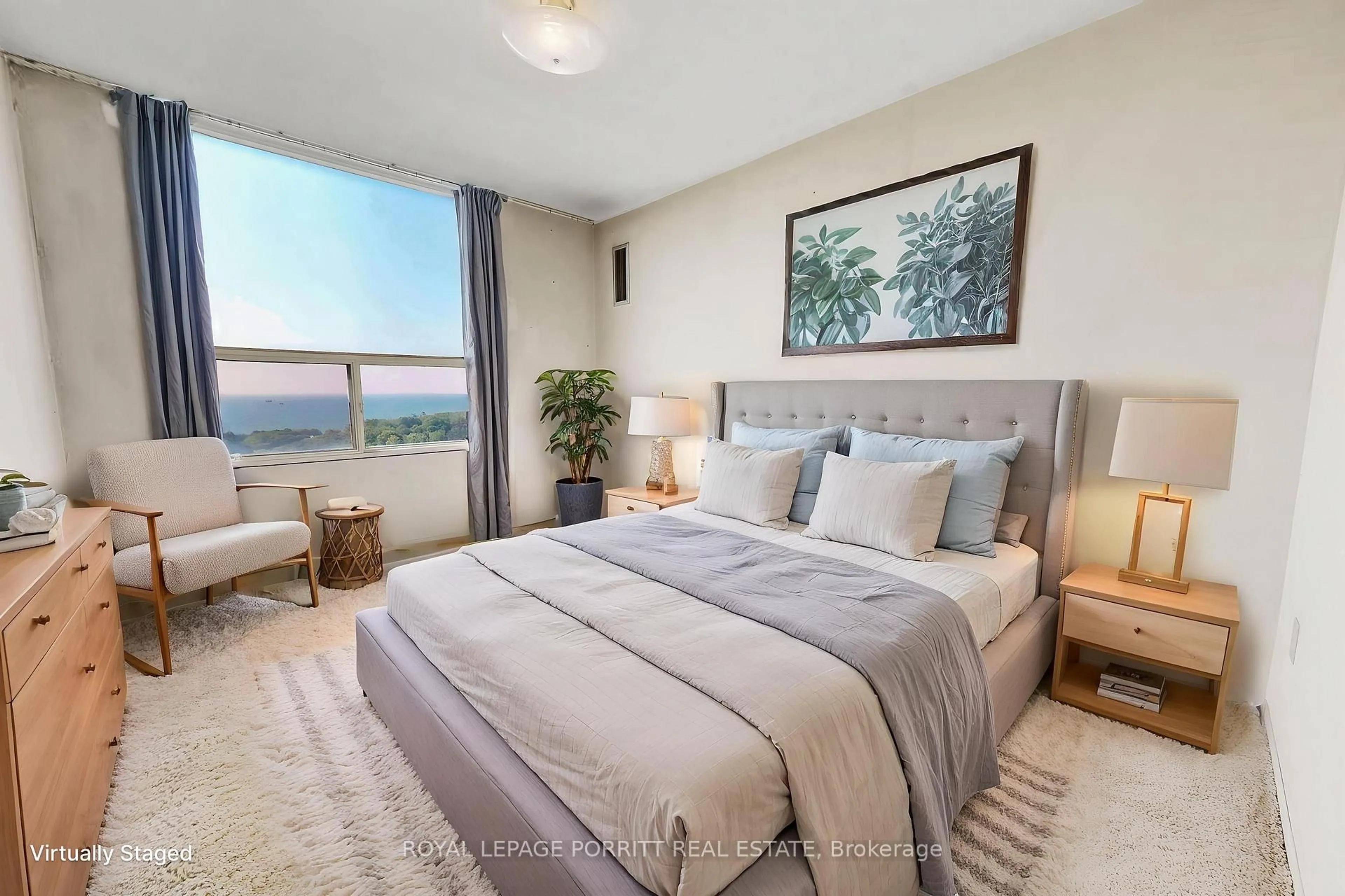 Bedroom with bed, unknown for 1535 Lakeshore Rd #PH01, Mississauga Ontario L5E 3E2