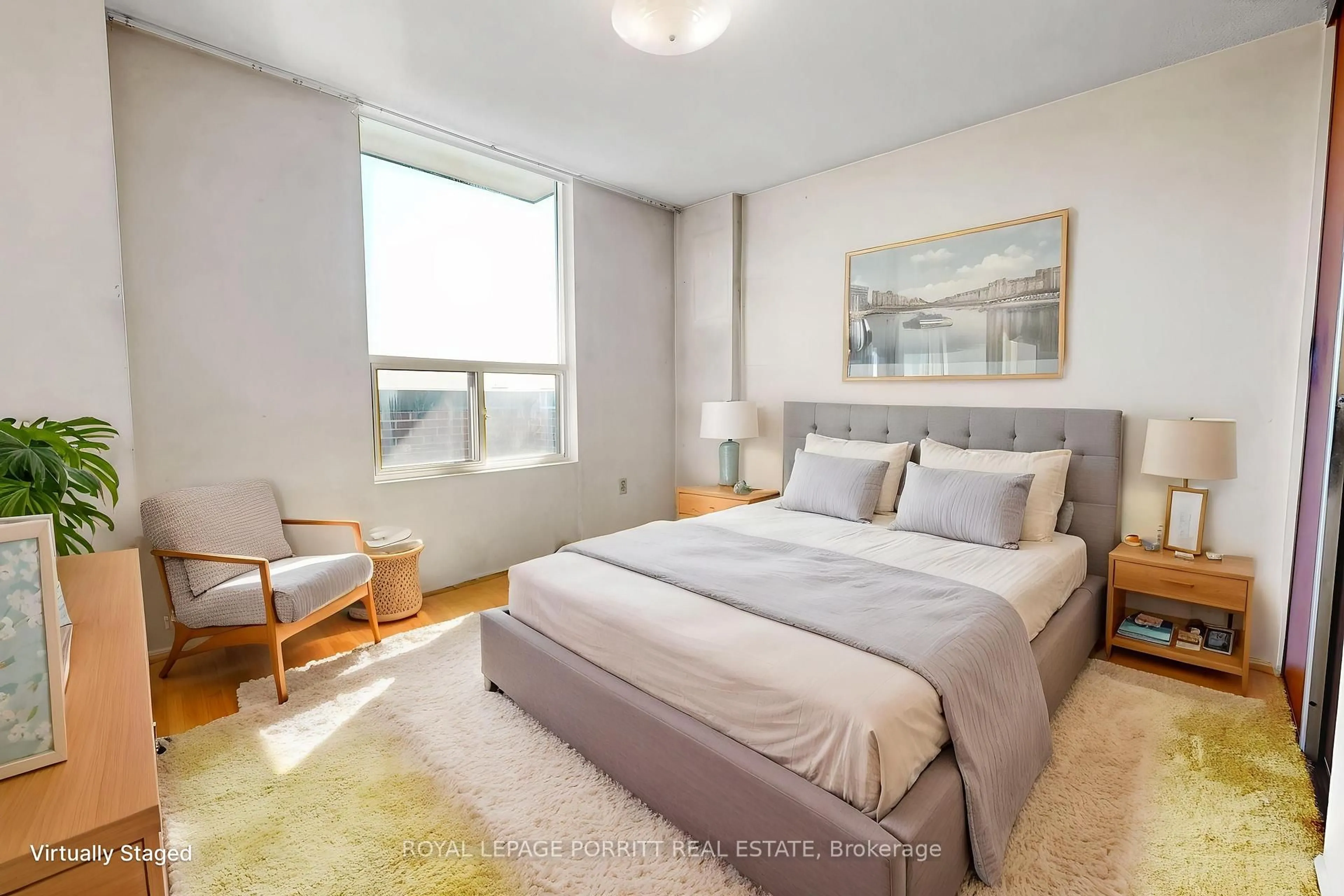 Bedroom with bed, unknown for 1535 Lakeshore Rd #PH01, Mississauga Ontario L5E 3E2