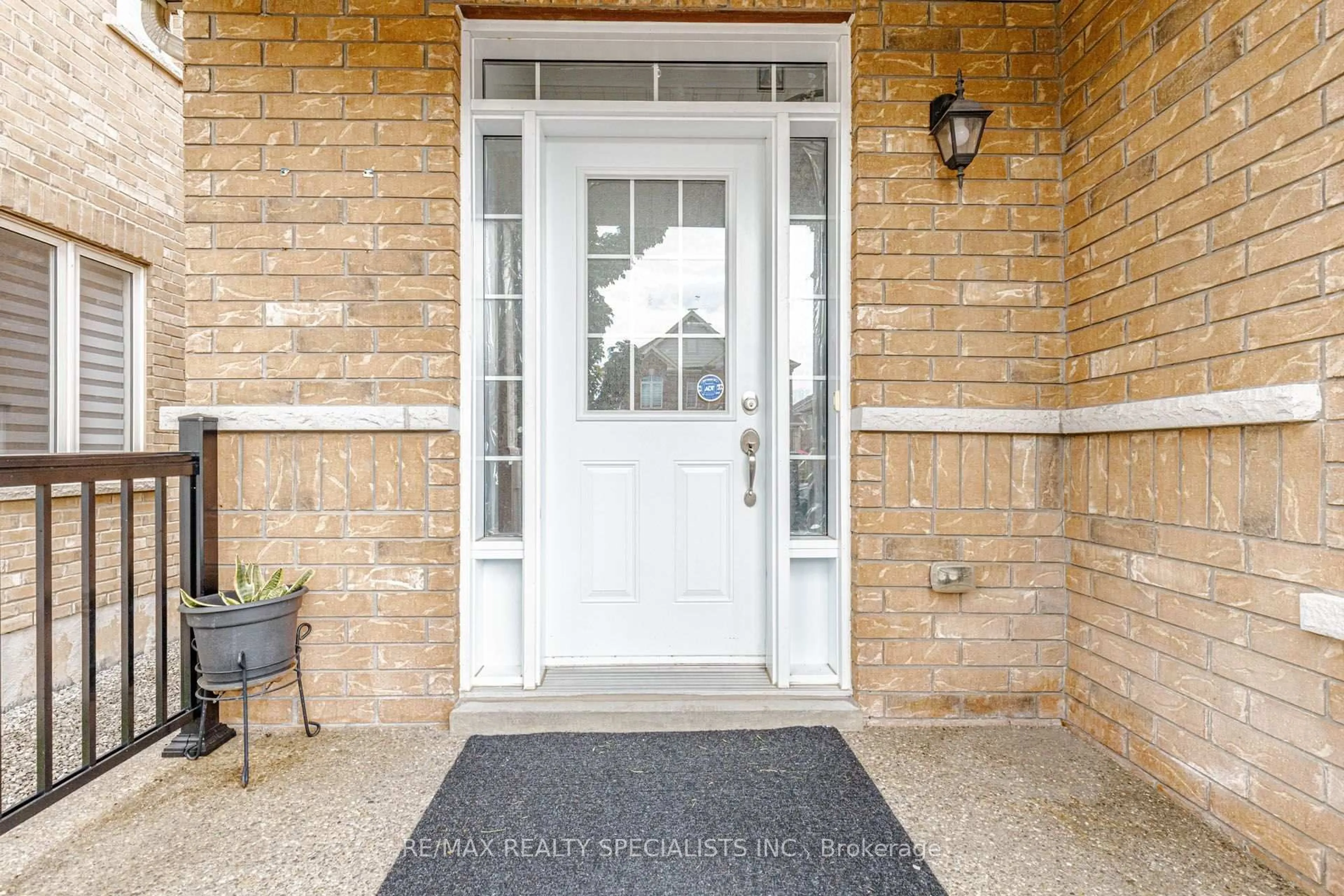 Indoor entryway for 182 Allegro Dr, Brampton Ontario L6Y 5Y6