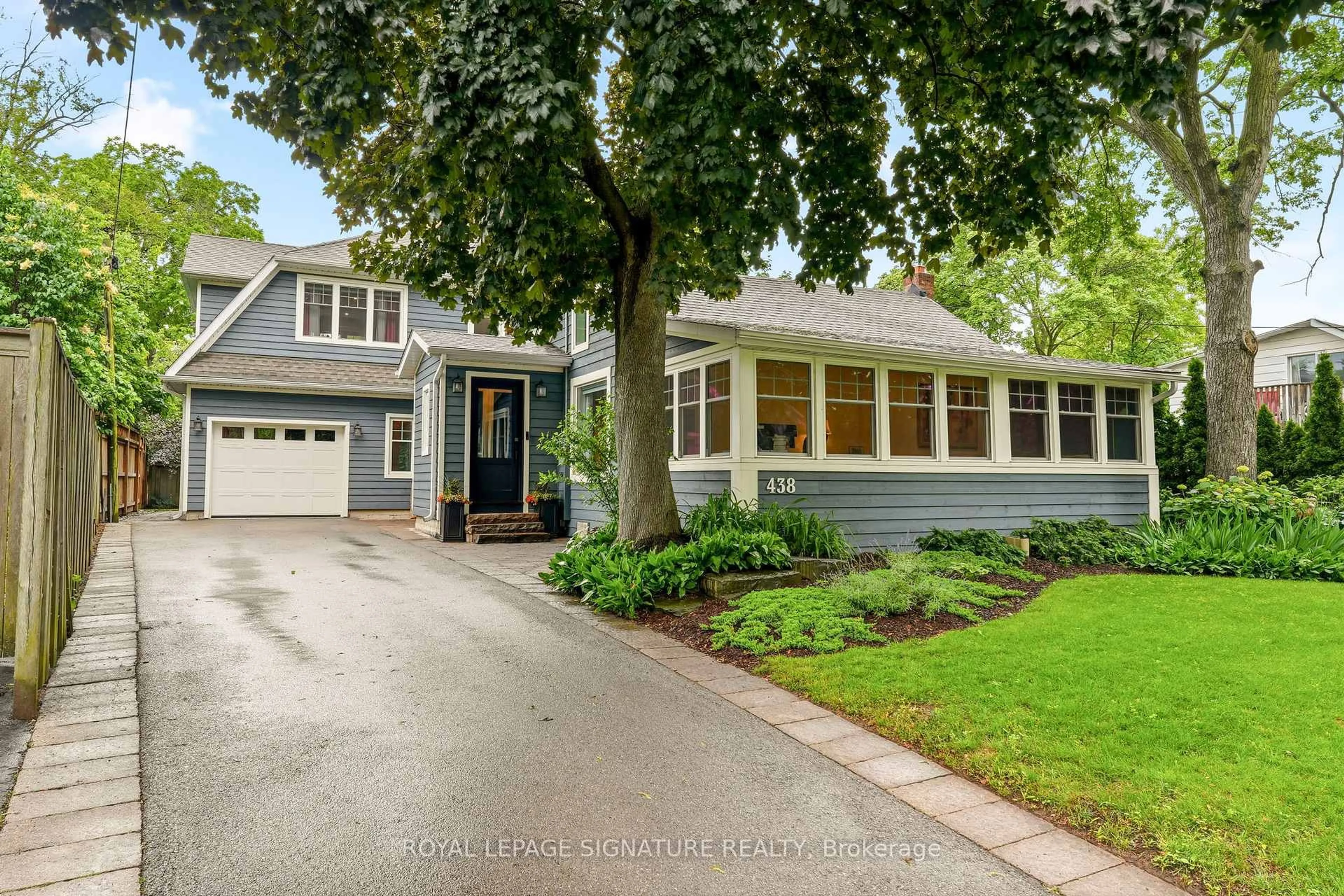 Home with vinyl exterior material, street for 438 Watson Ave, Oakville Ontario L6J 3W2