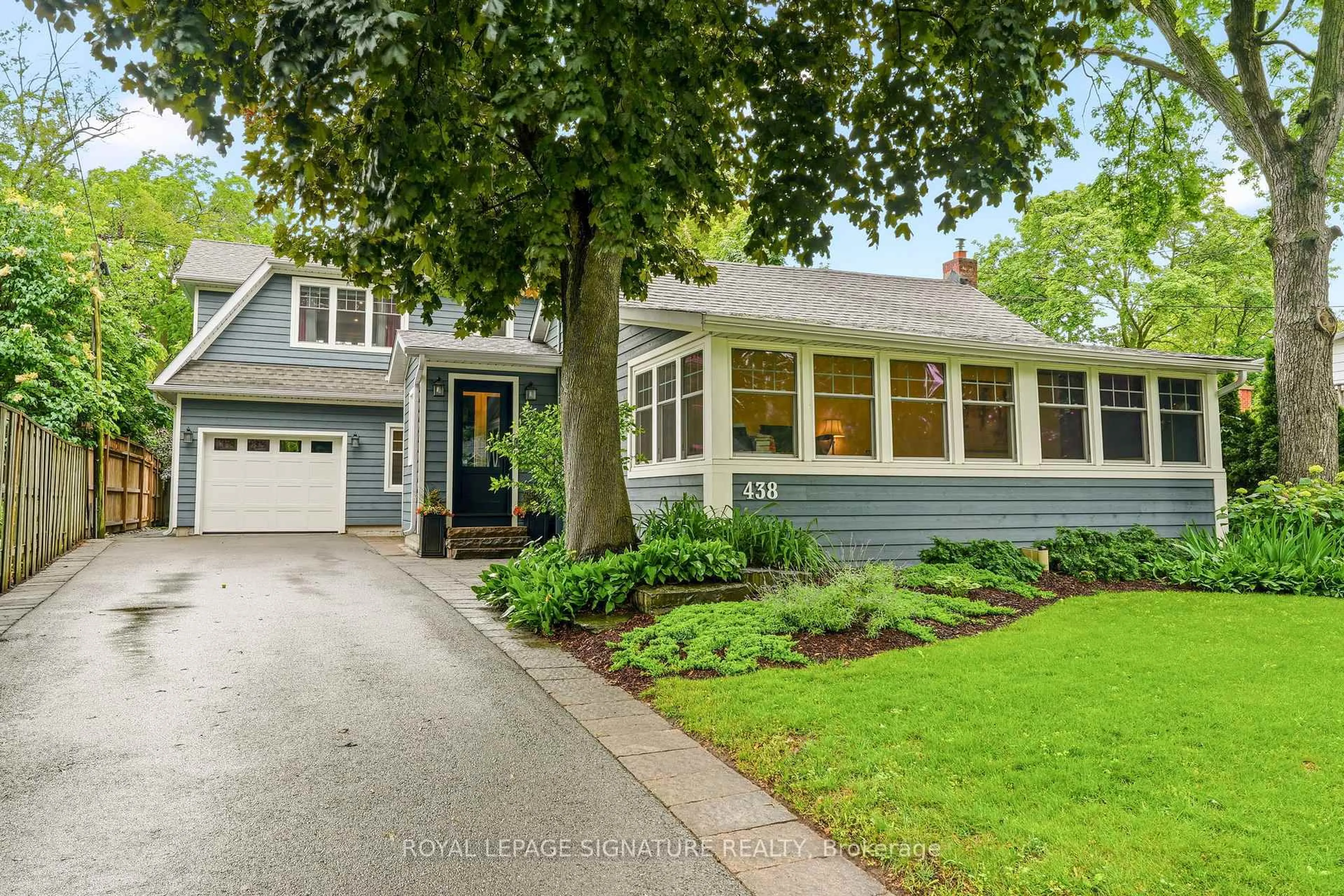 Home with vinyl exterior material, street for 438 Watson Ave, Oakville Ontario L6J 3W2